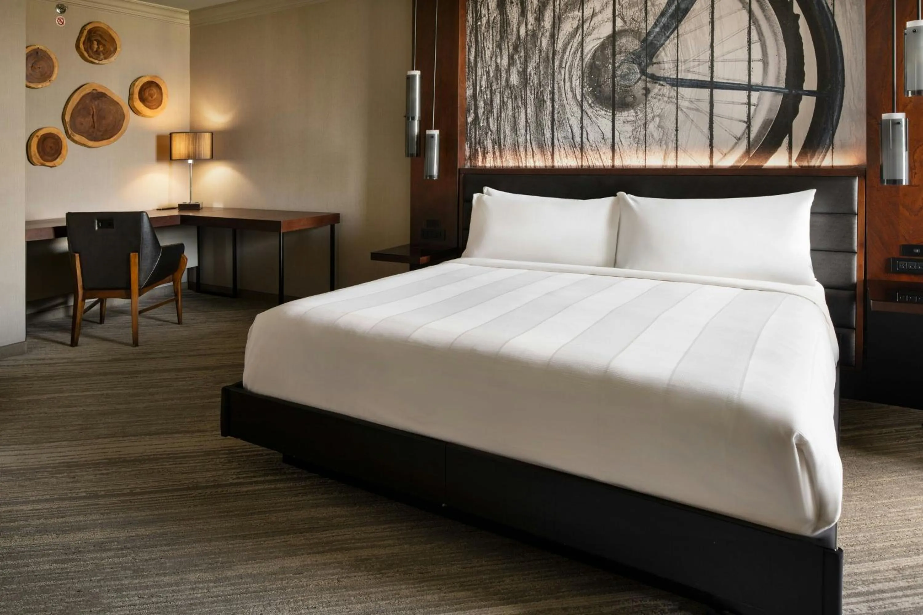 Photo of the whole room, Bed in Portland Marriott Downtown Waterfront