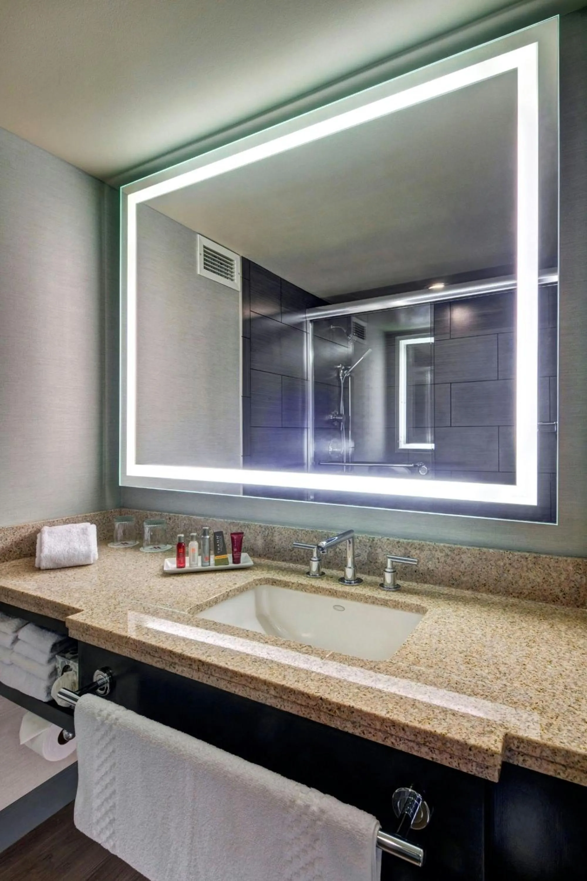 Bathroom in Portland Marriott Downtown Waterfront