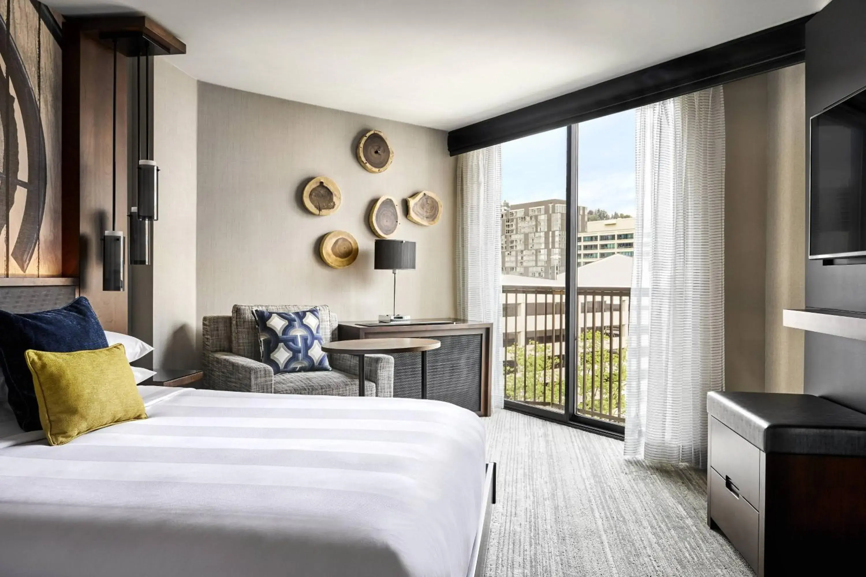 King Room with Adapted Tub - Mobility and Hearing Accessible in Portland Marriott Downtown Waterfront King Room with Adapted Tub - Mobility and Hearing Accessible in Portland Marriott Downtown Waterfront