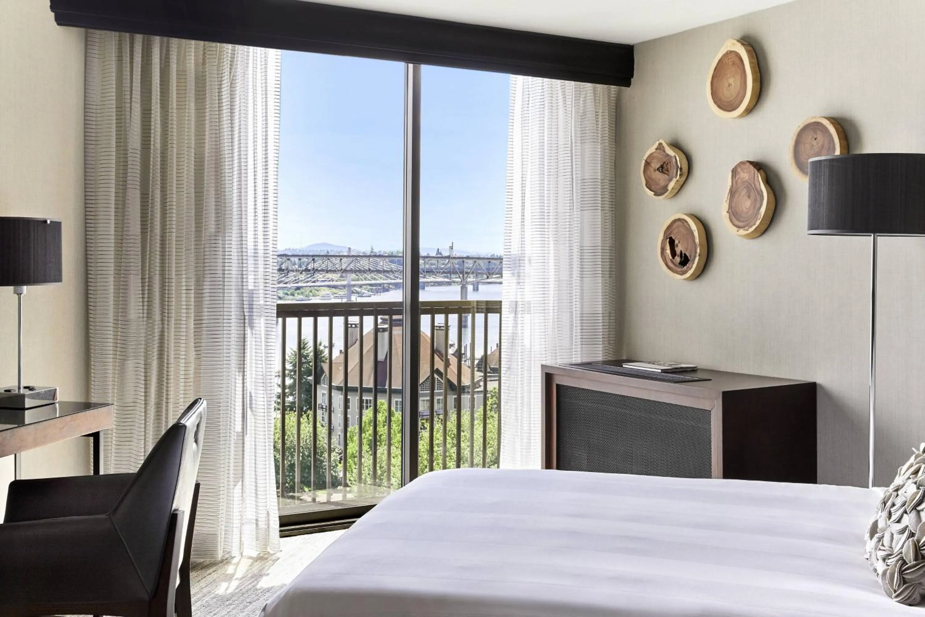 Photo of the whole room, Bed in Portland Marriott Downtown Waterfront