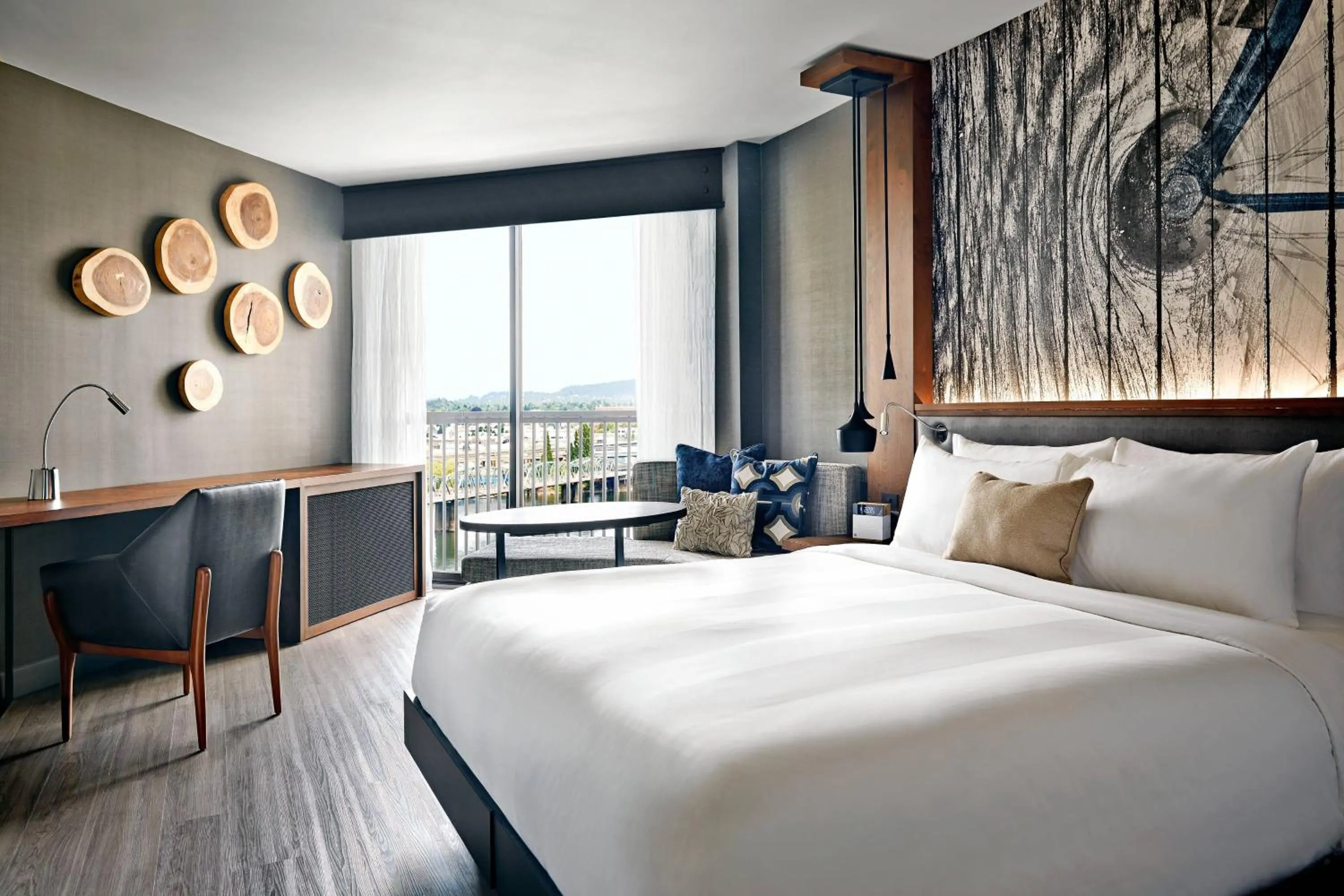 Photo of the whole room, Bed in Portland Marriott Downtown Waterfront