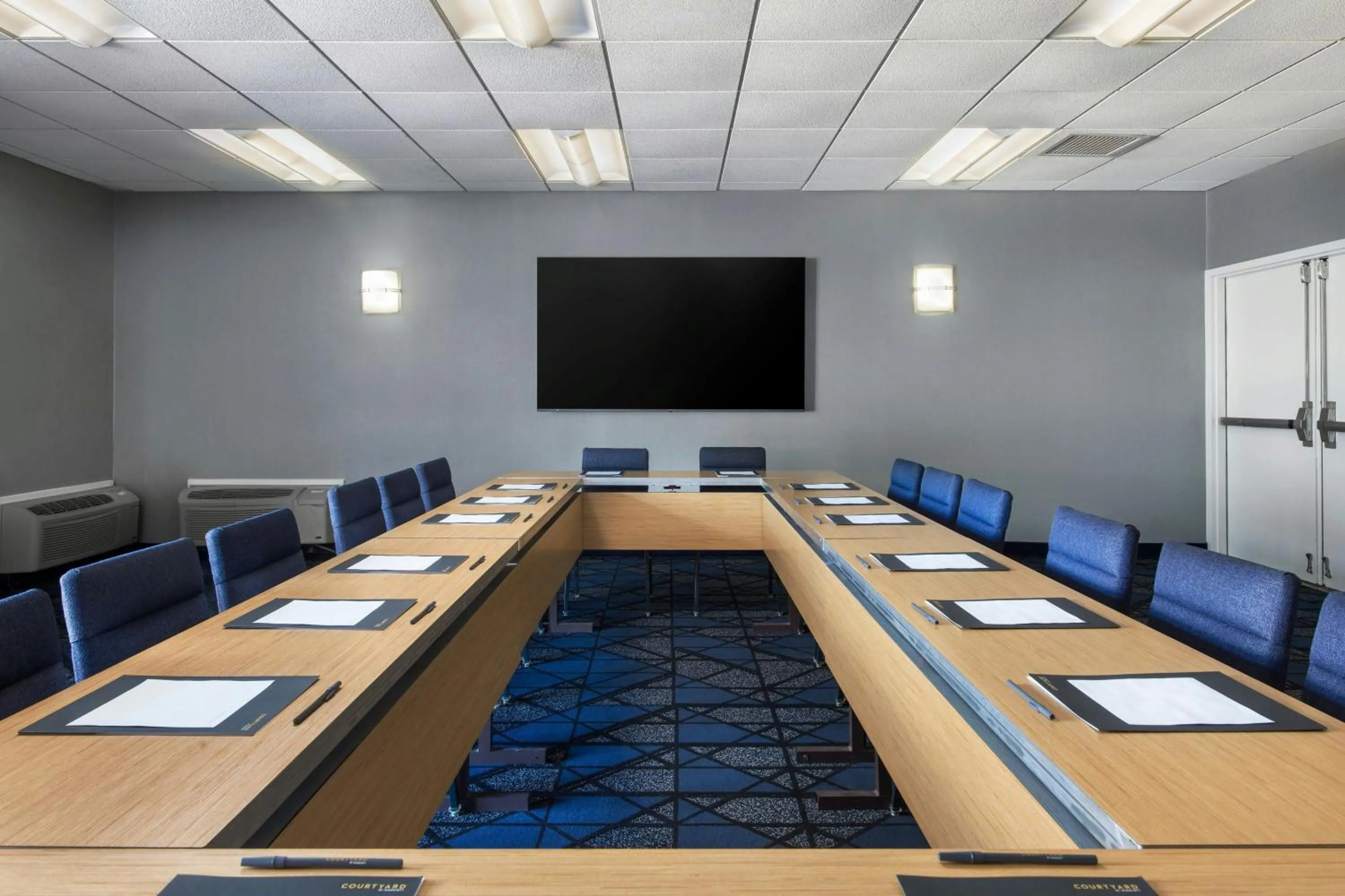 Meeting/conference room in Courtyard by Marriott Phoenix Airport