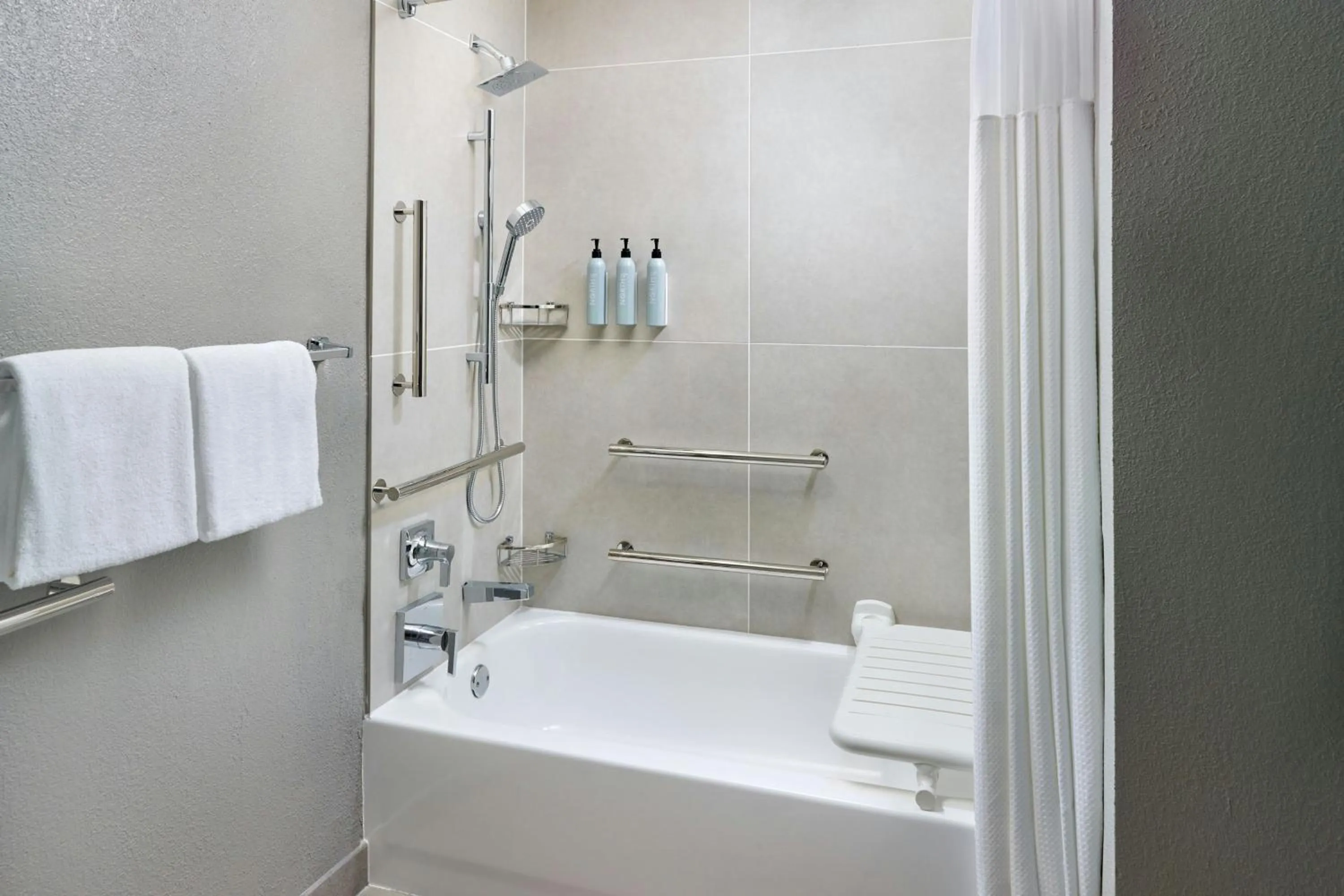 Bathroom in Courtyard by Marriott Phoenix Airport