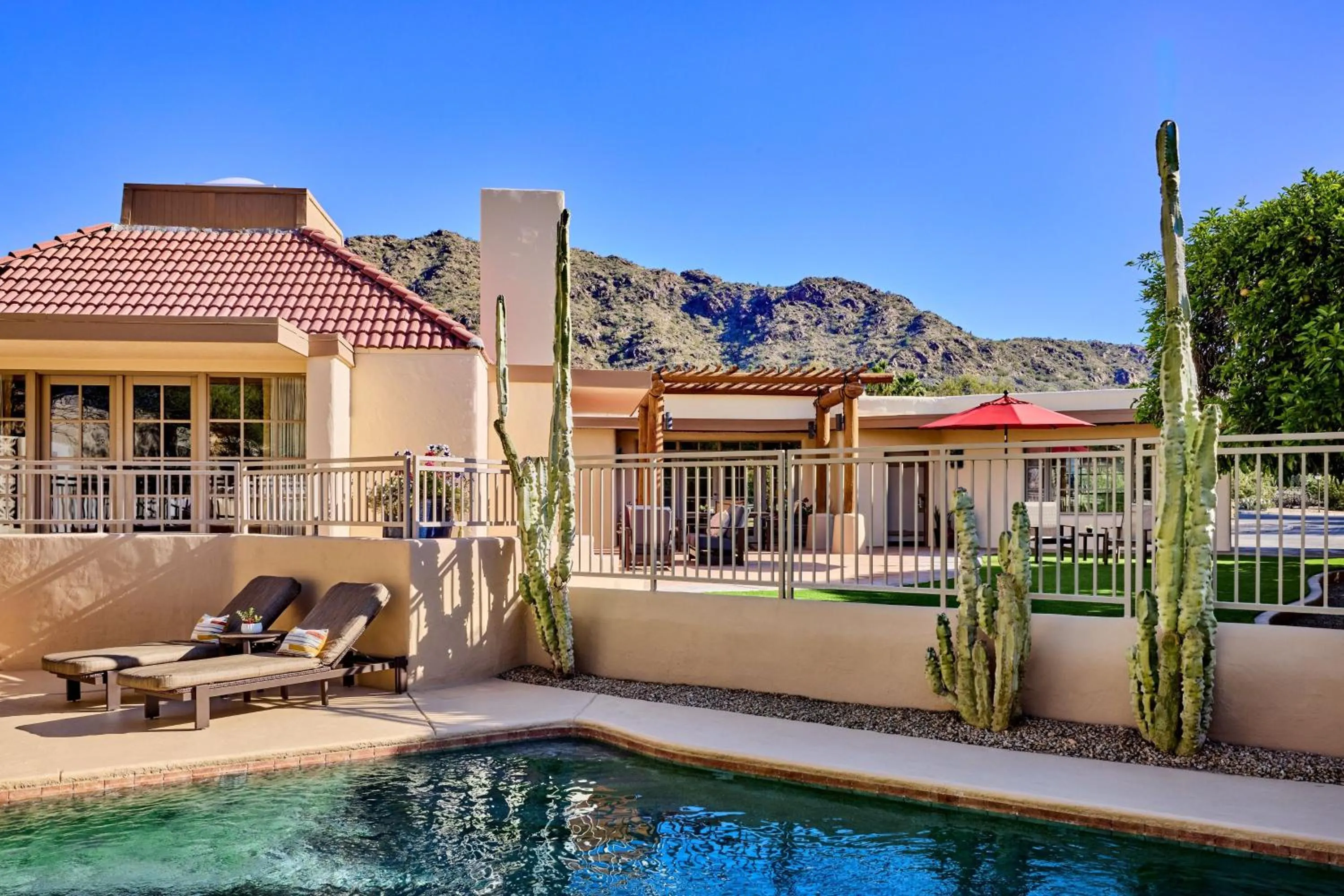 Swimming pool in JW Marriott Scottsdale Camelback Inn Resort & Spa