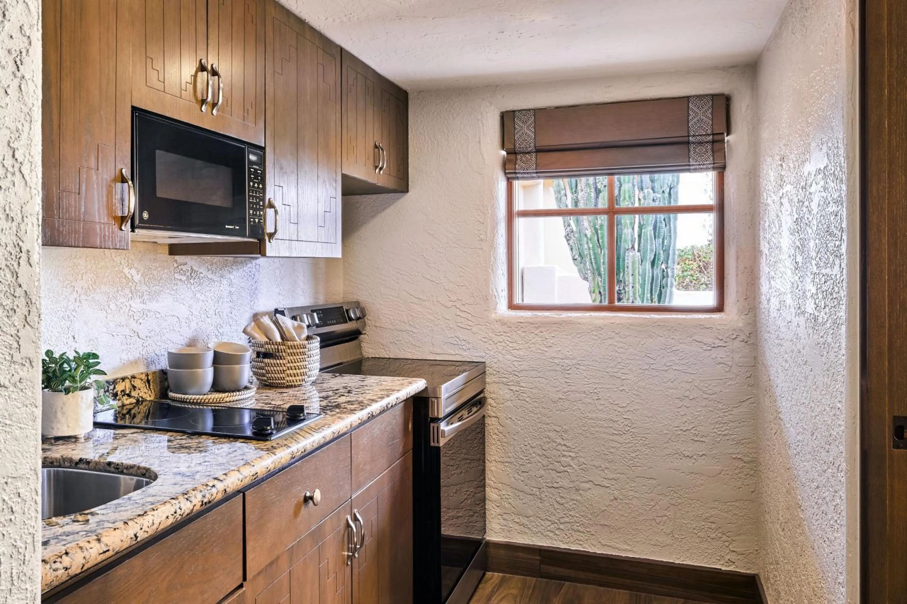 Kitchen or kitchenette in JW Marriott Scottsdale Camelback Inn Resort & Spa