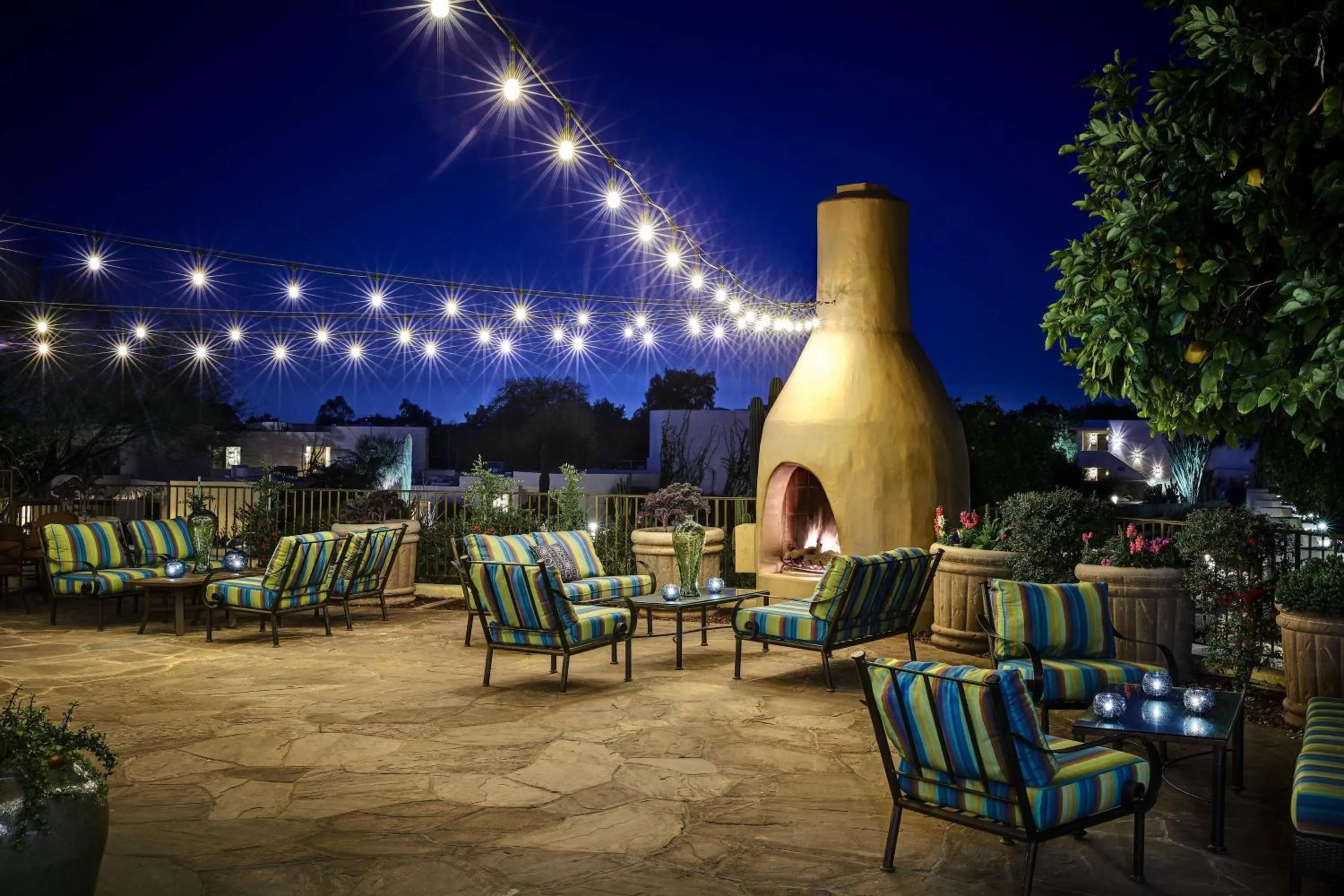 Lounge or bar in JW Marriott Scottsdale Camelback Inn Resort & Spa