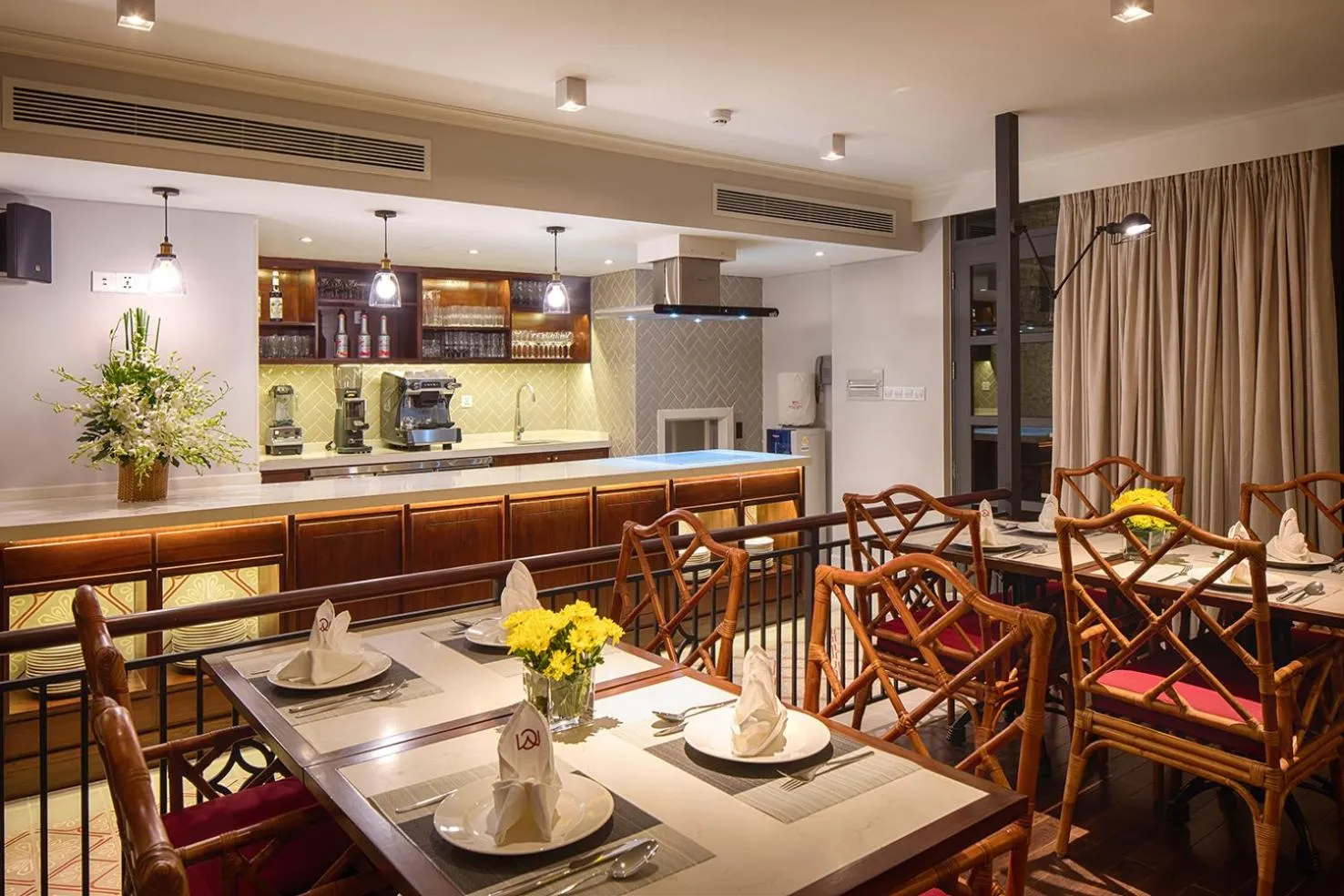 Restaurant/places to eat in Maison De Camille Boutique Hotel