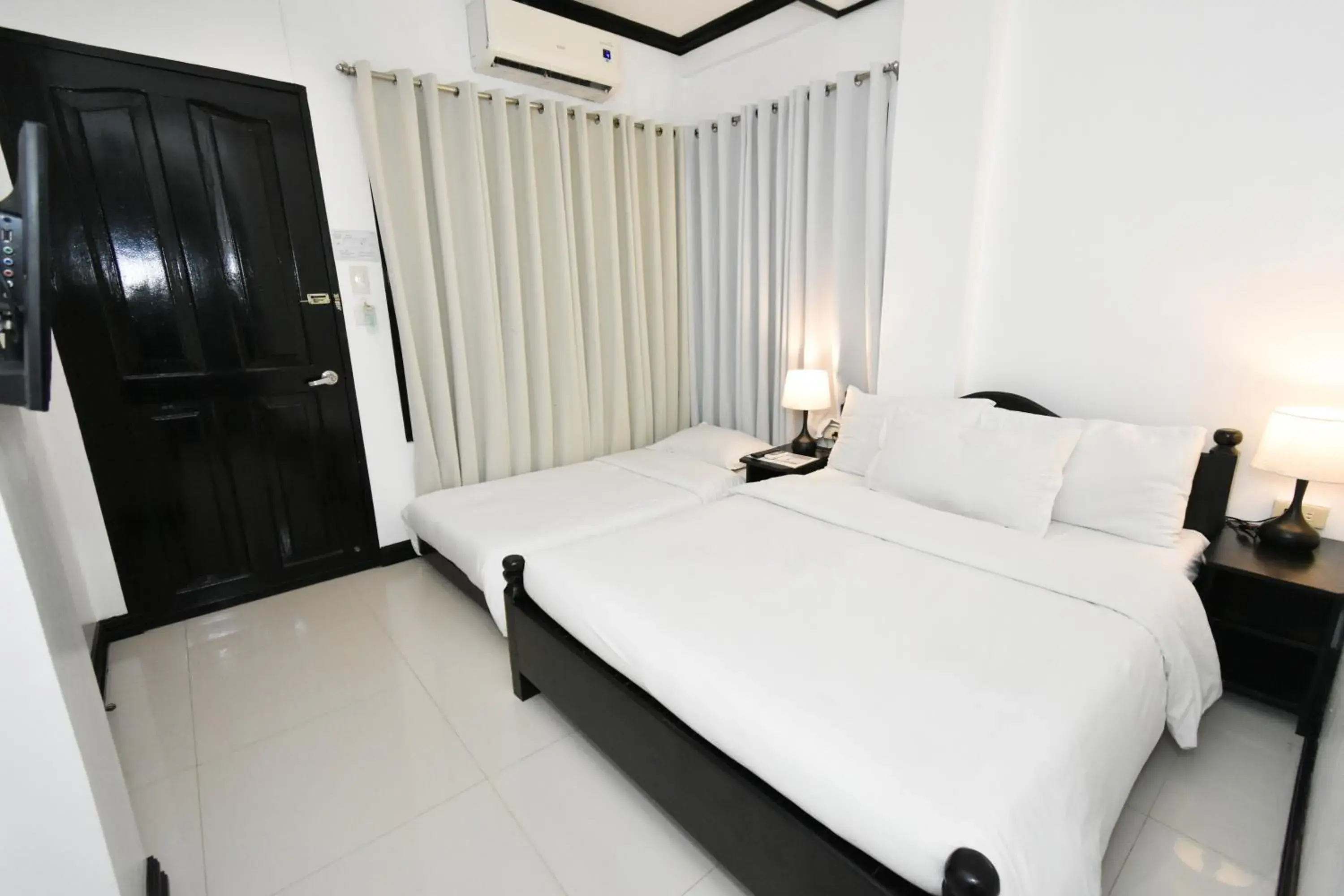 Bed in Swiftlets Inn Bed in Swiftlets Inn