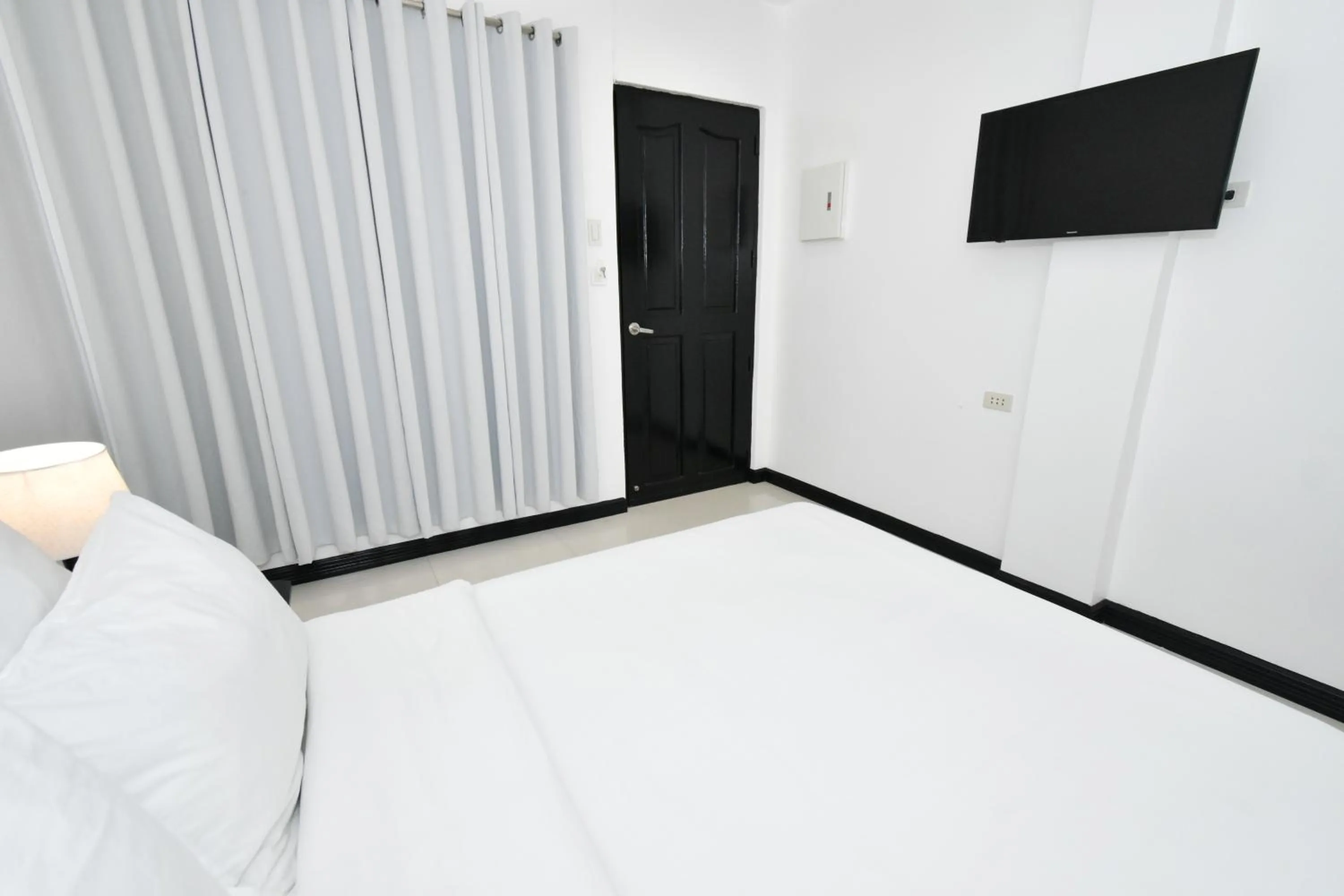 Bed in Swiftlets Inn