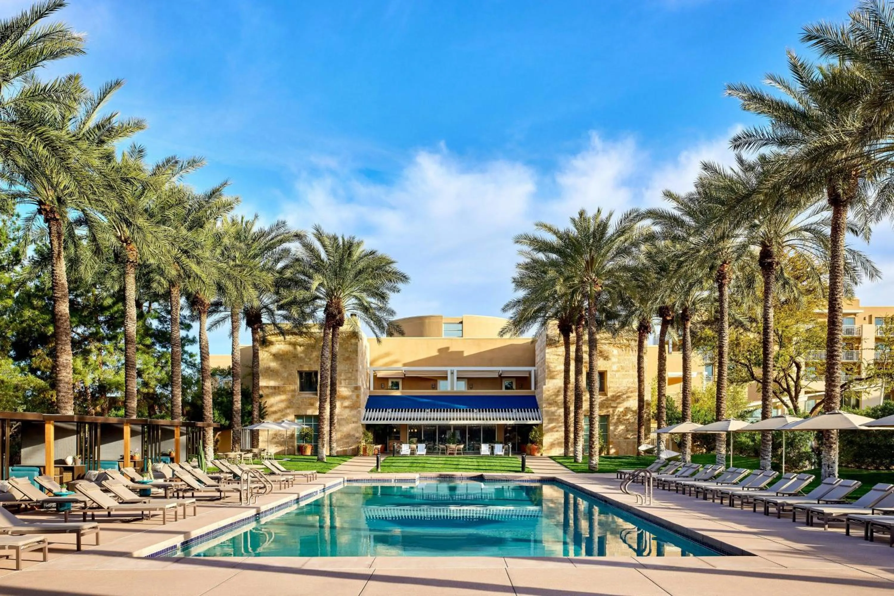 Swimming pool in JW Marriott Phoenix Desert Ridge Resort & Spa