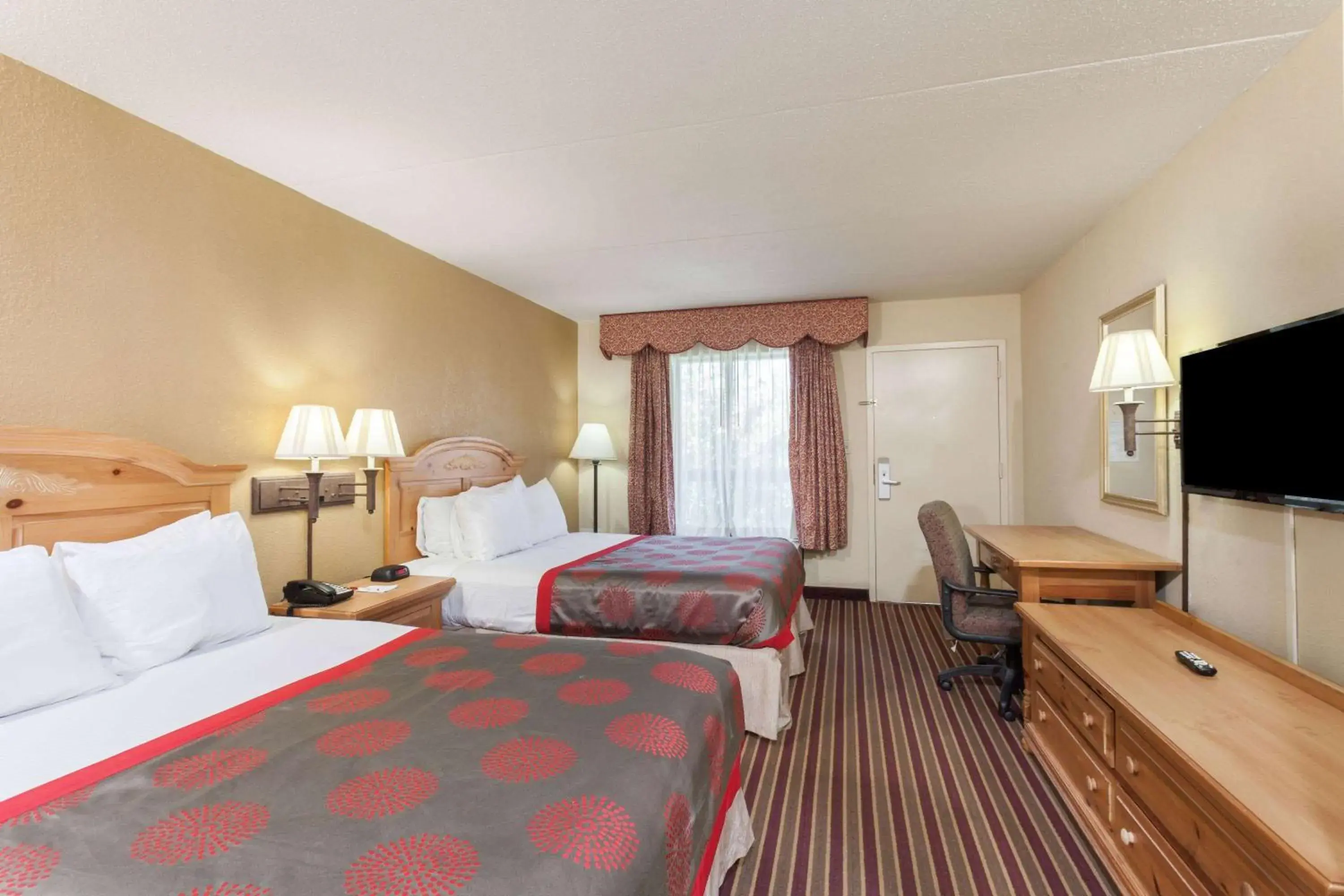 Photo of the whole room, Bed in Ramada by Wyndham Lebanon Photo of the whole room, Bed in Ramada by Wyndham Lebanon