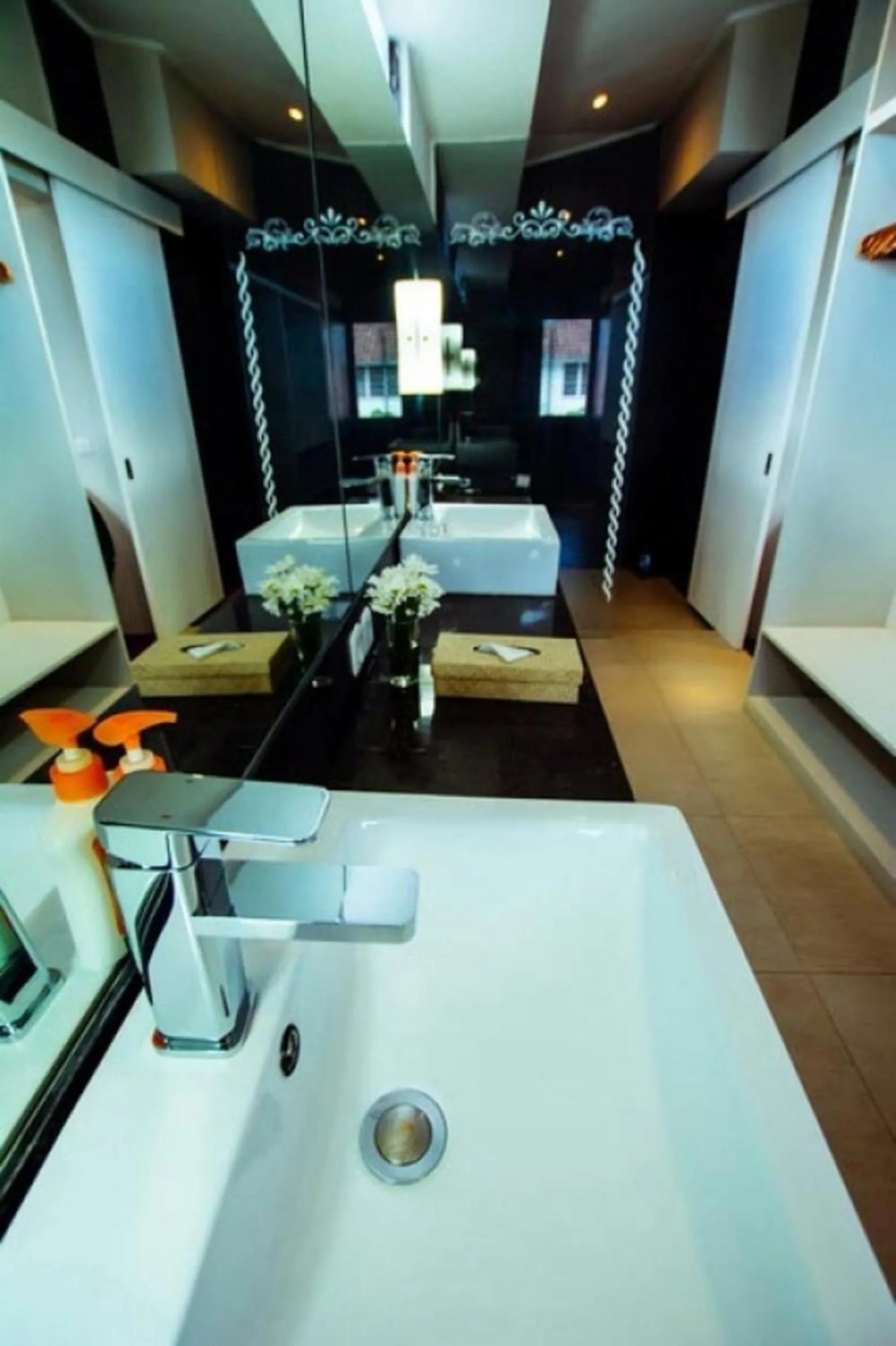Shower in Sun Shoot Villas Seminyak