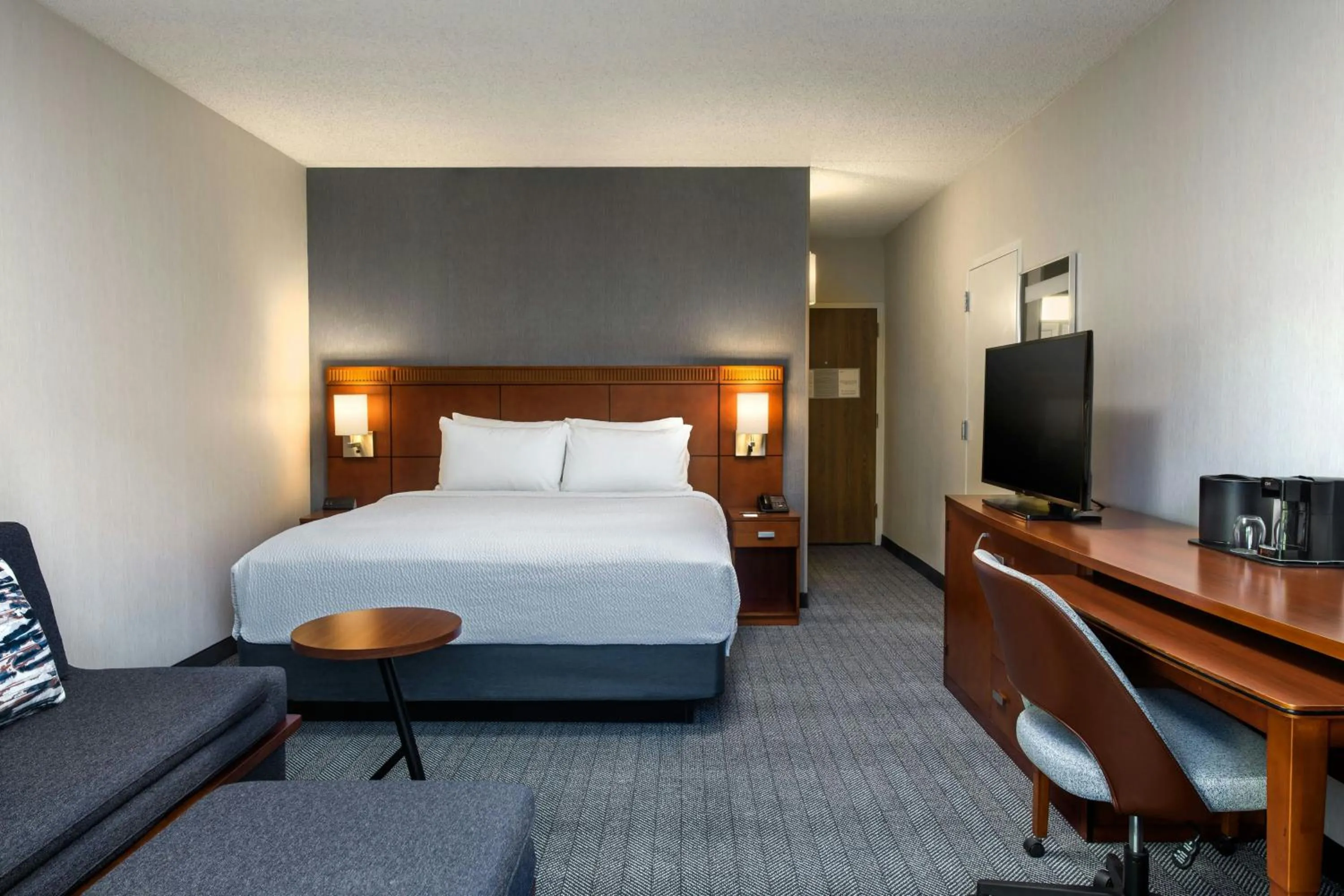 Photo of the whole room, Bed in Courtyard by Marriott Phoenix North