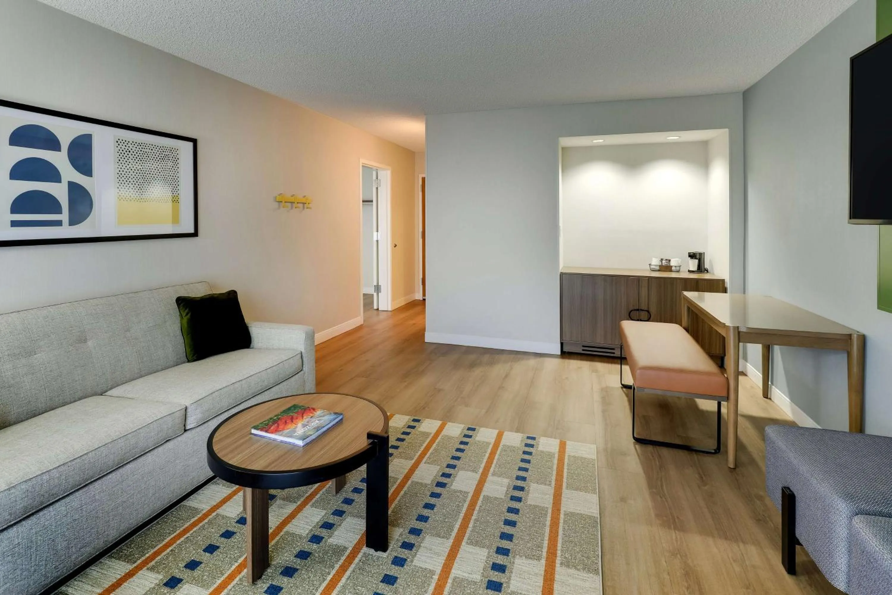 Photo of the whole room in Sonesta Select Scottsdale at Mayo Clinic Campus