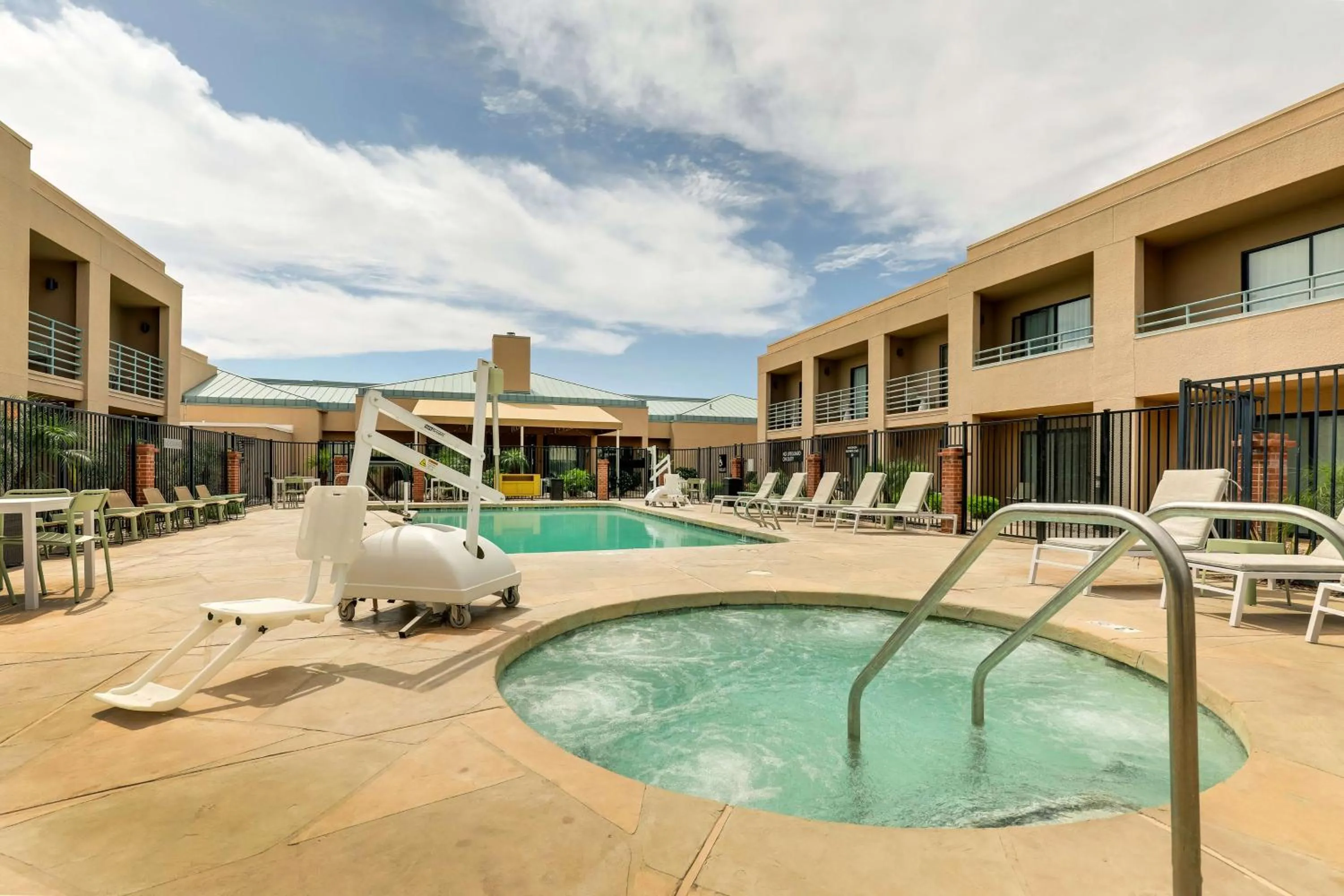 Pool view in Sonesta Select Scottsdale at Mayo Clinic Campus