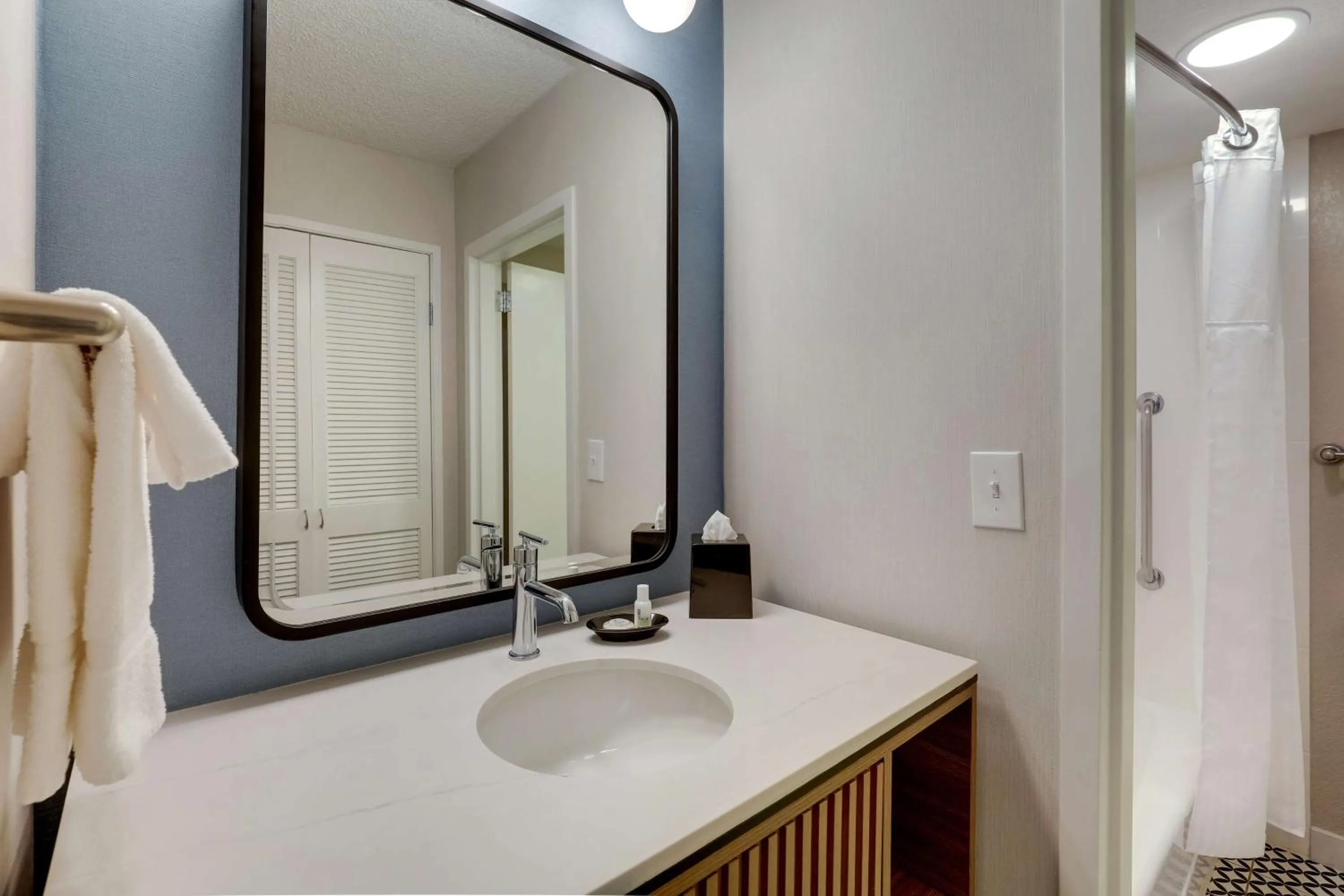 Bathroom in Sonesta Select Scottsdale at Mayo Clinic Campus