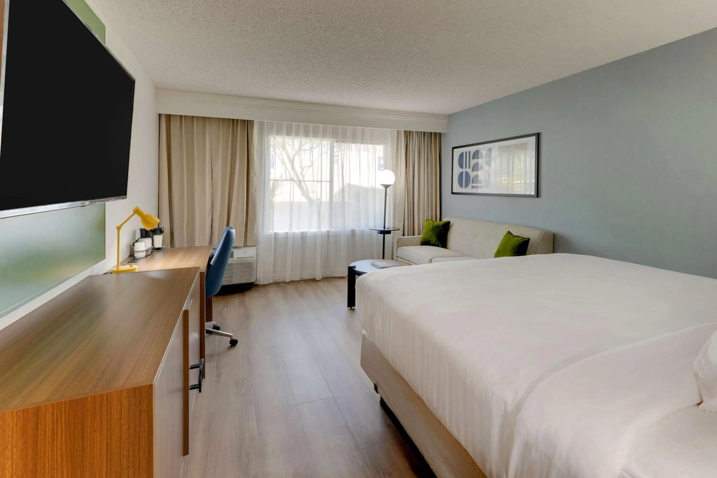 Bedroom, Bed in Sonesta Select Scottsdale at Mayo Clinic Campus