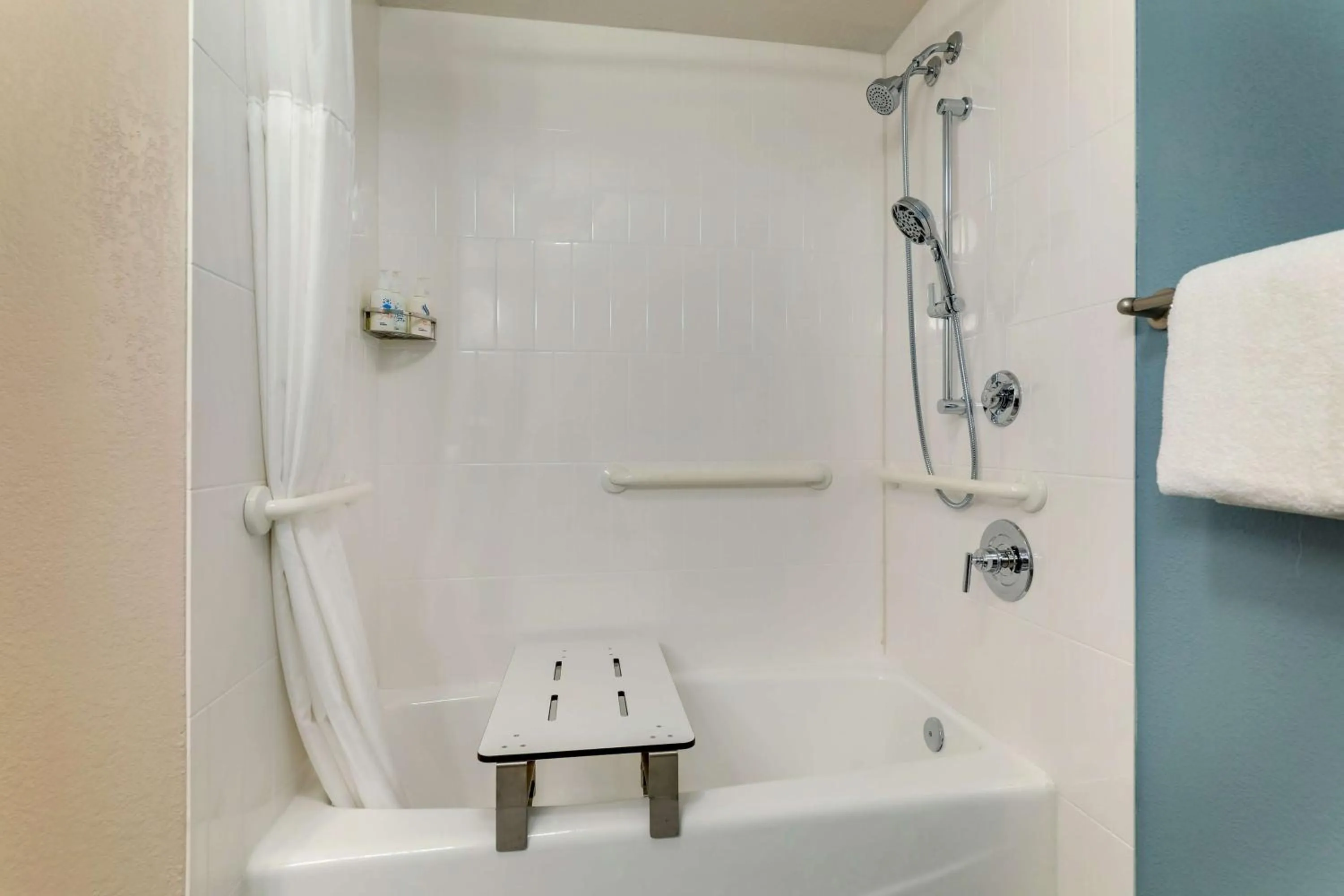 Bathroom in Sonesta Select Scottsdale at Mayo Clinic Campus