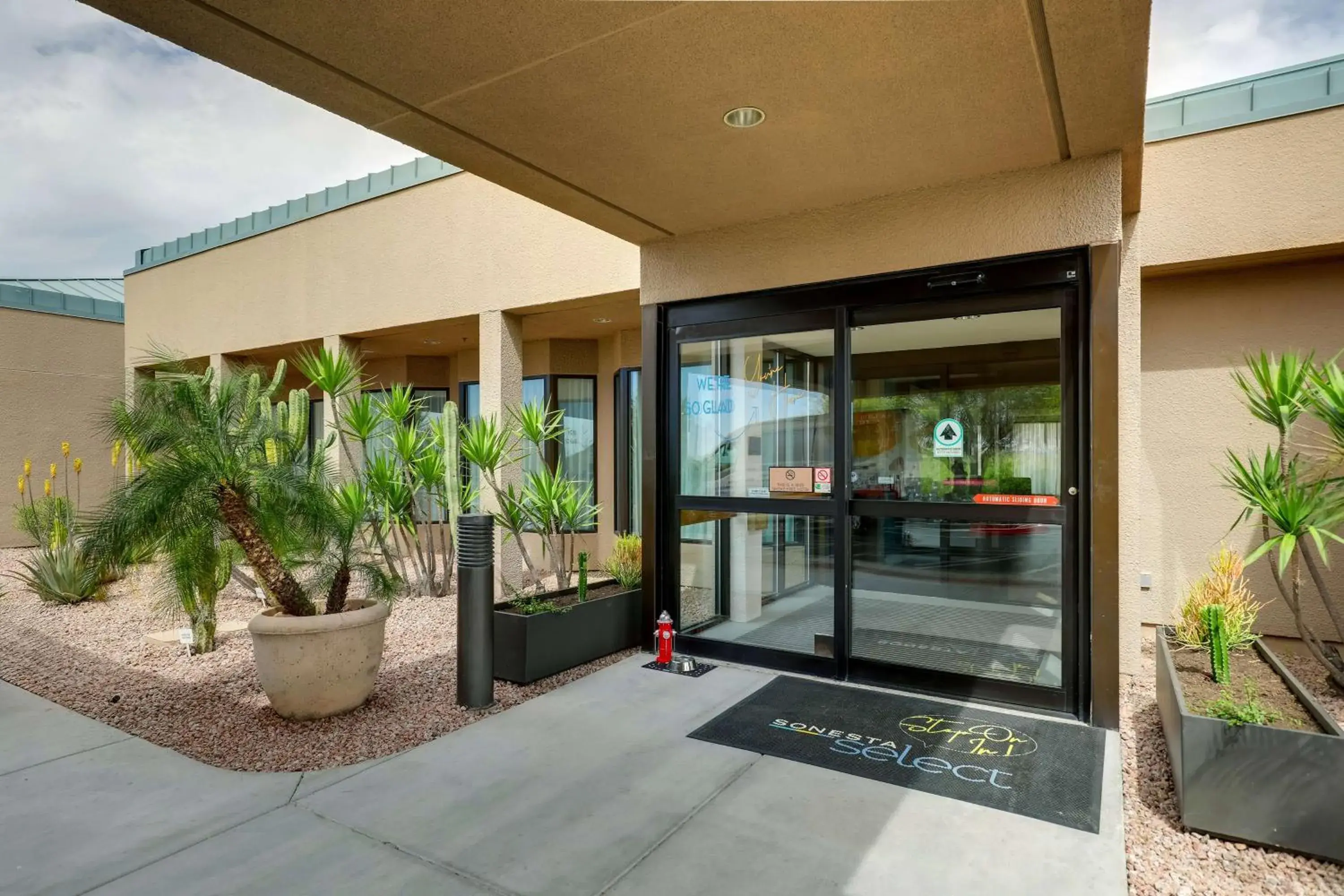Property building in Sonesta Select Scottsdale at Mayo Clinic Campus Property building in Sonesta Select Scottsdale at Mayo Clinic Campus