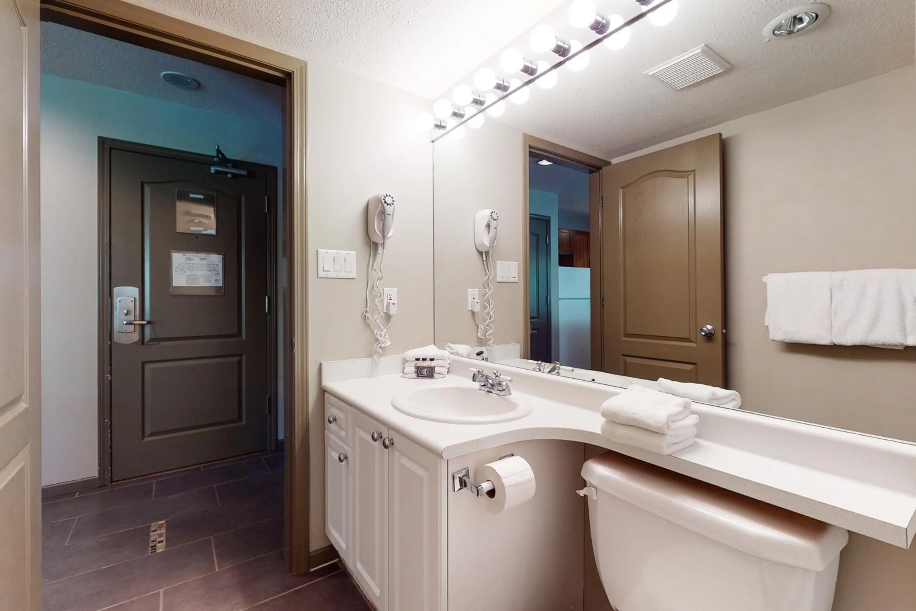 Town Plaza, Unit 256