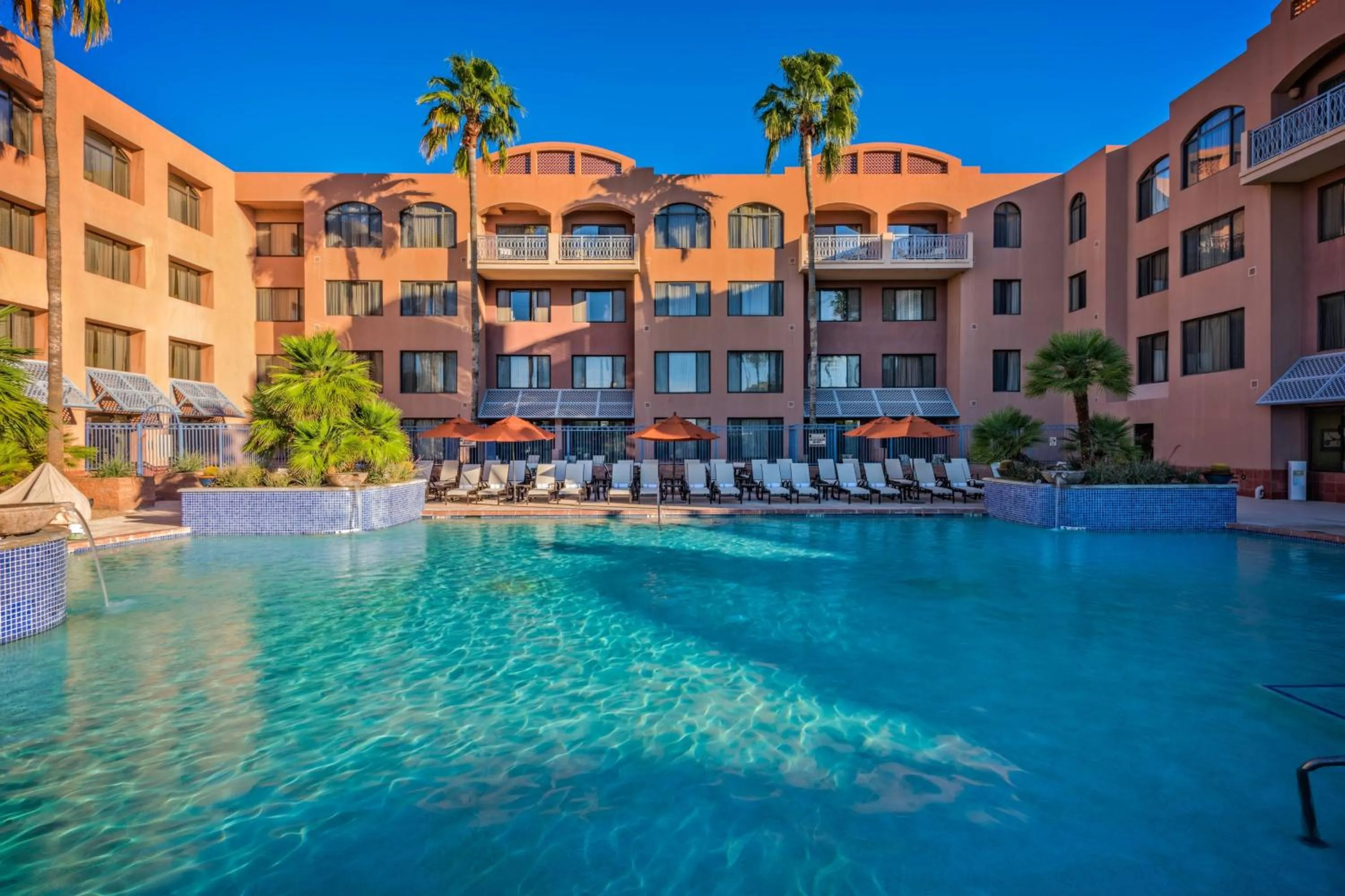 Swimming pool in Scottsdale Marriott at McDowell Mountains