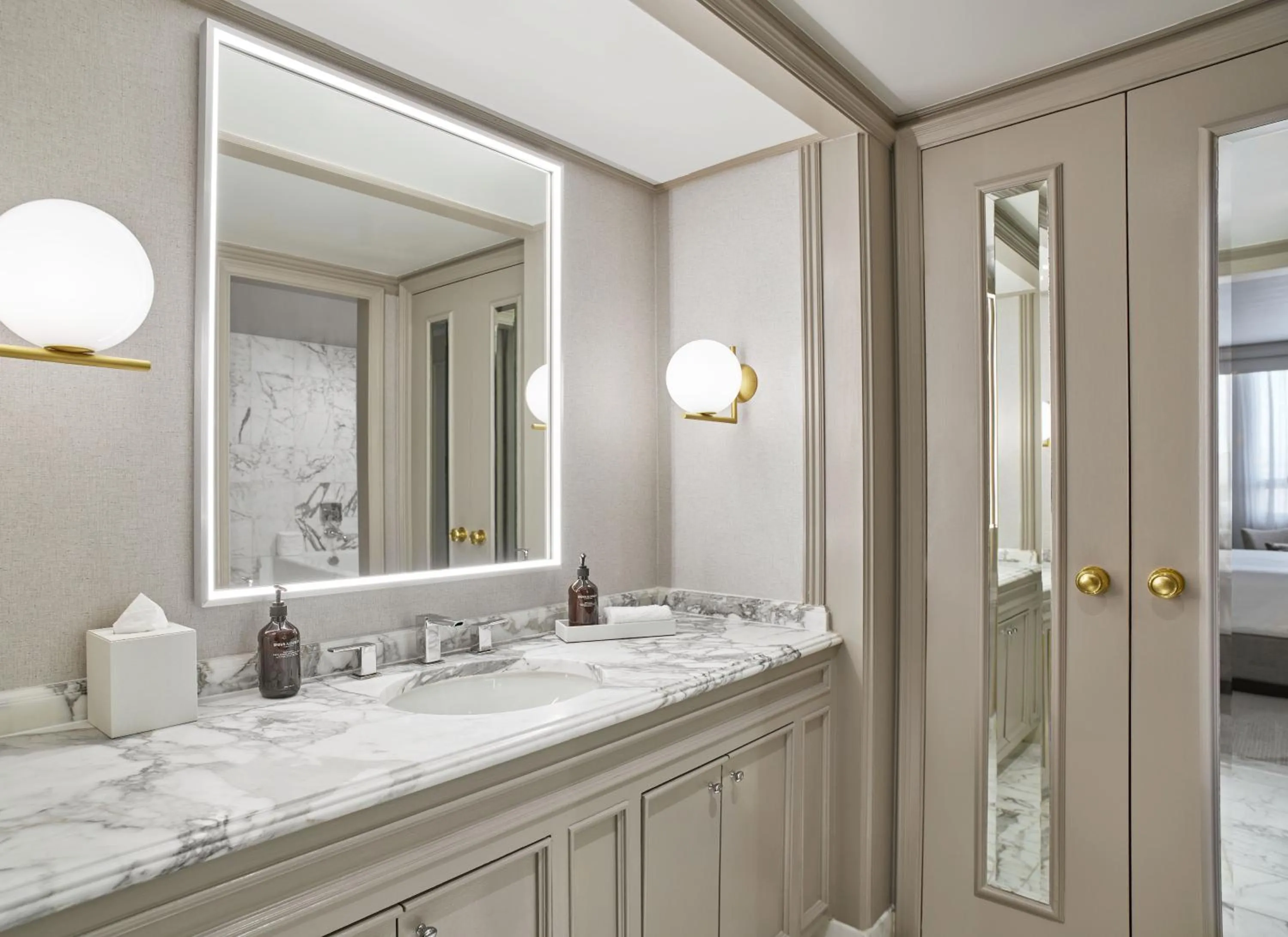 Bathroom in The Camby, Autograph Collection