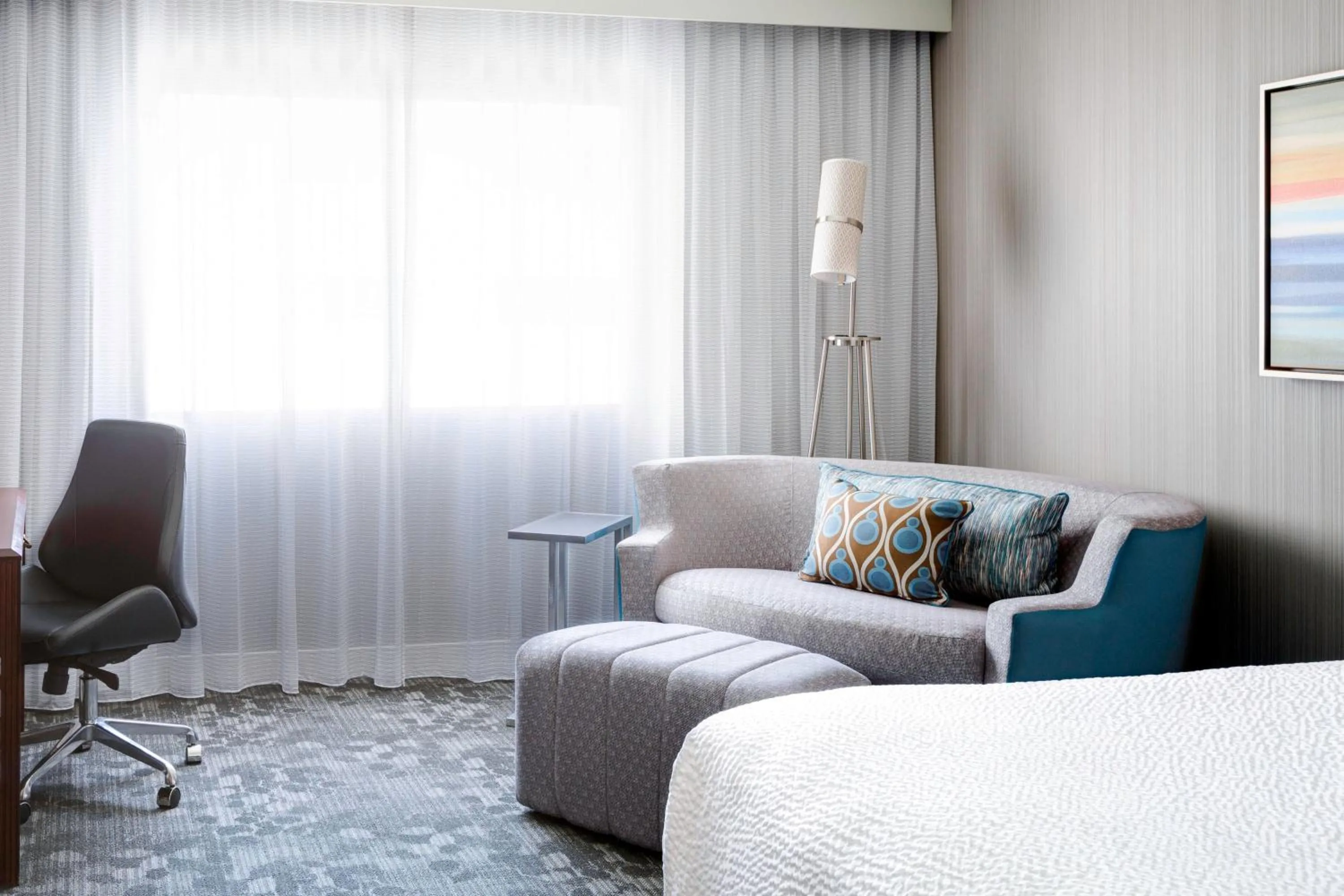 Photo of the whole room in Courtyard by Marriott Scottsdale Old Town