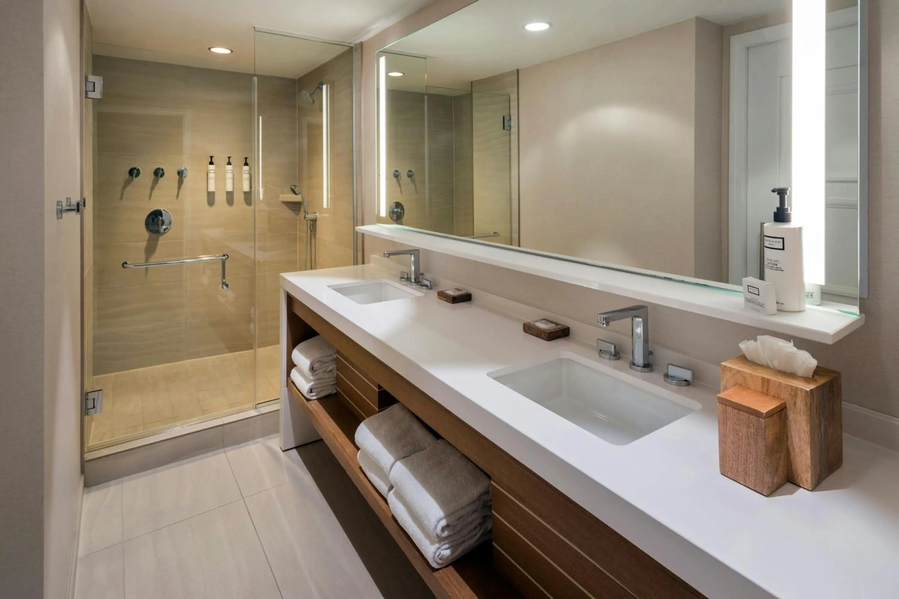 Bathroom in Newport Marriott Hotel & Spa