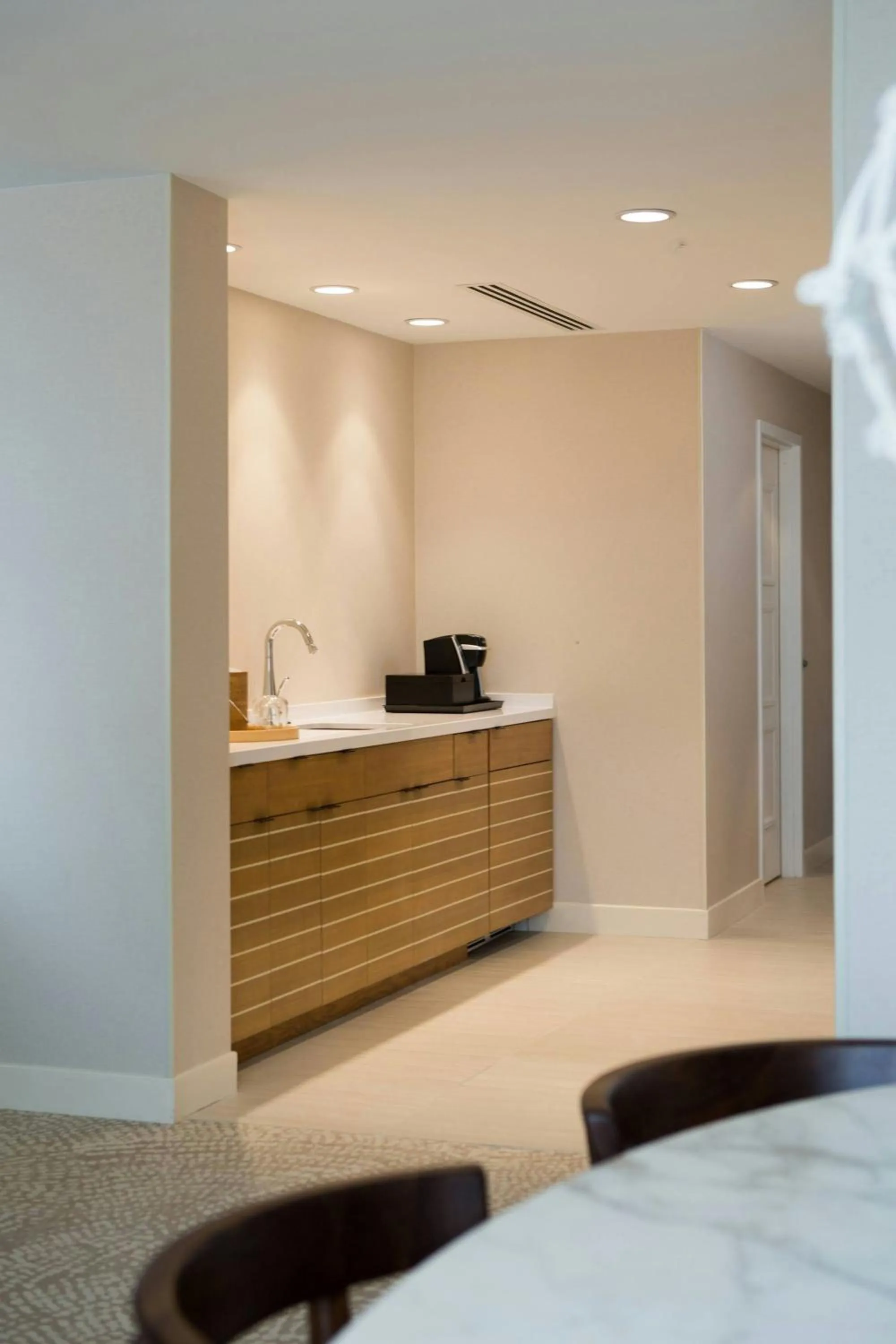 Lounge or bar, Bed in Newport Marriott Hotel & Spa