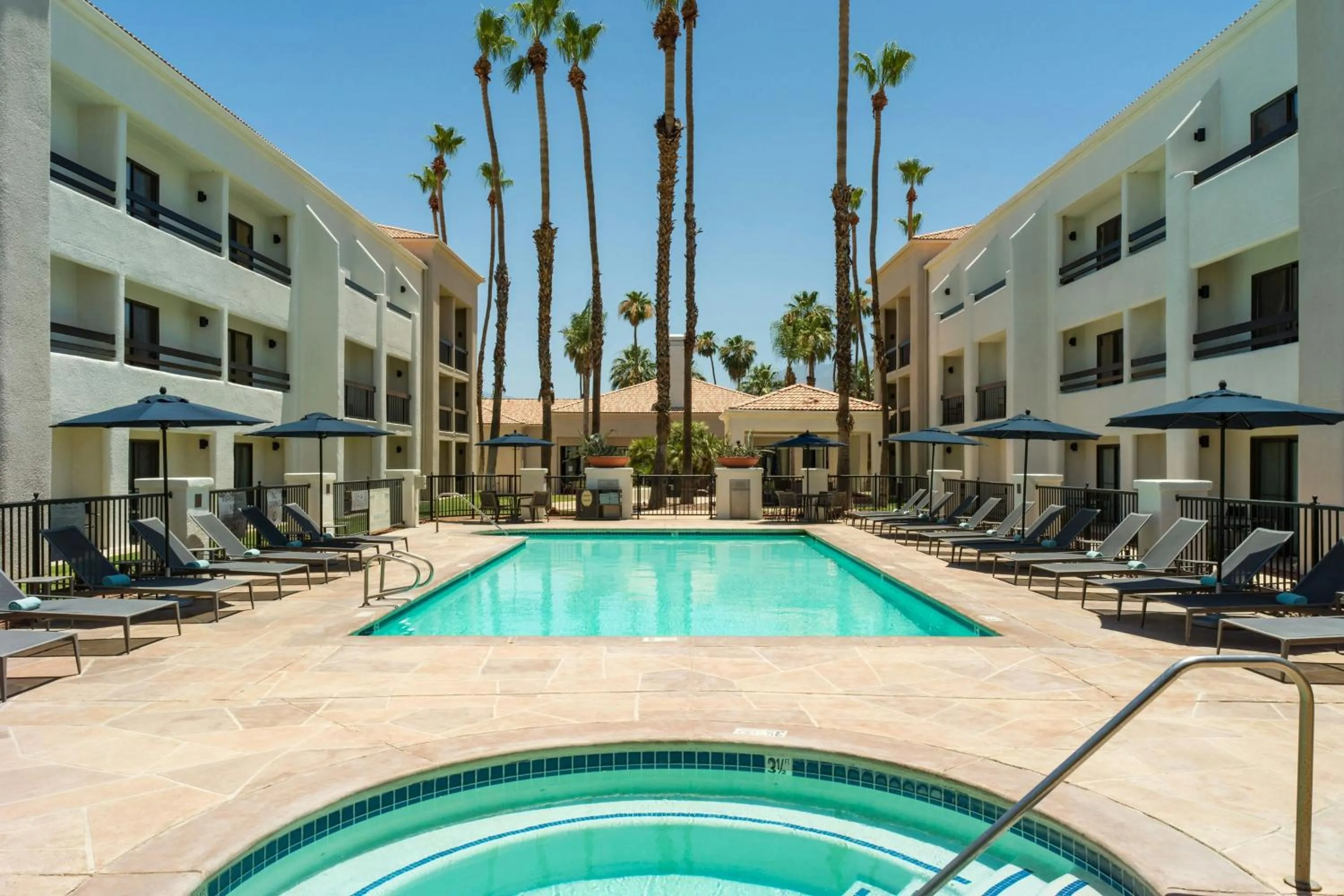 Swimming pool in Courtyard by Marriott Palm Springs