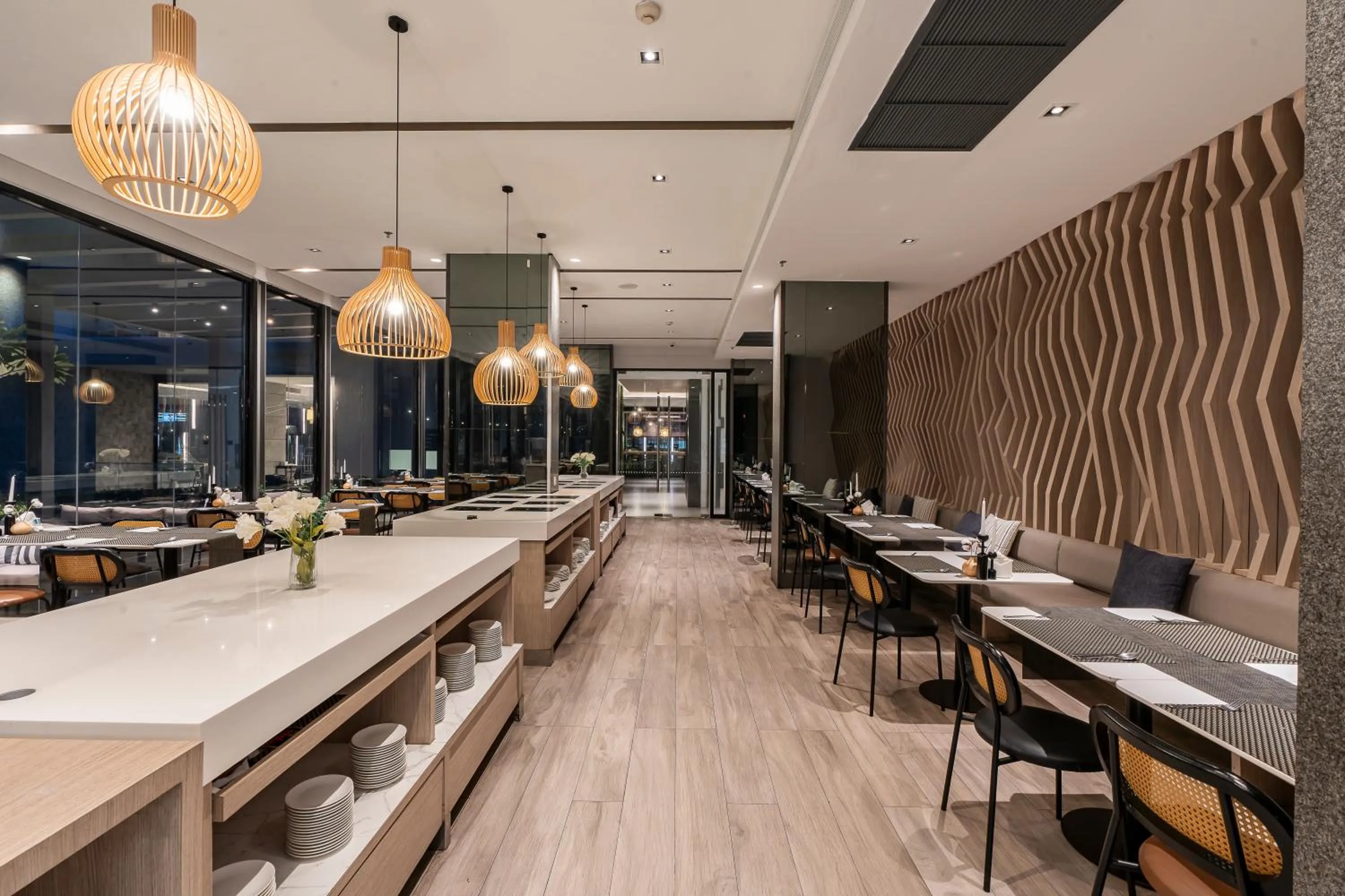 Restaurant/places to eat in Arden Hotel and Residence by At Mind