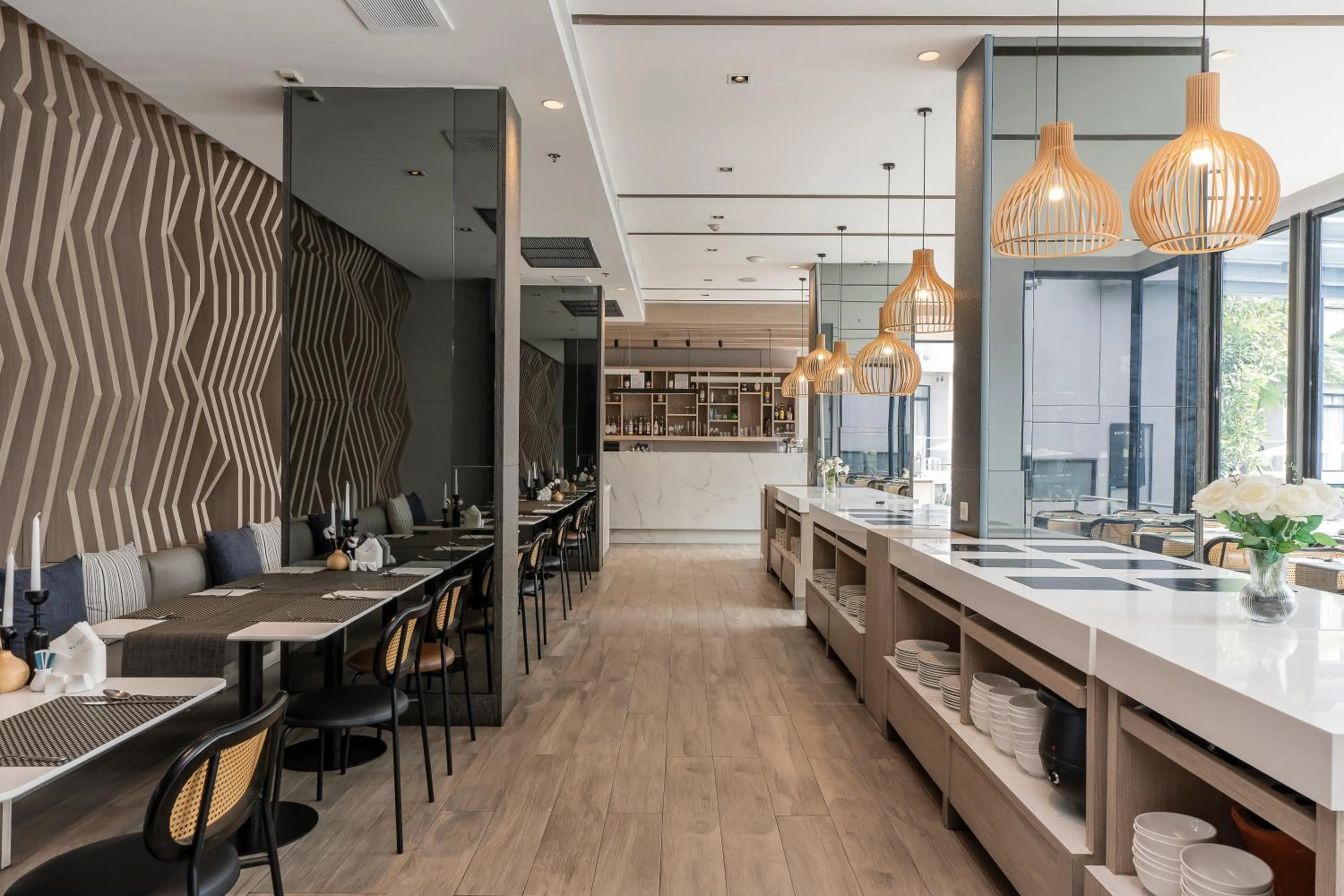 Restaurant/places to eat in Arden Hotel and Residence by At Mind