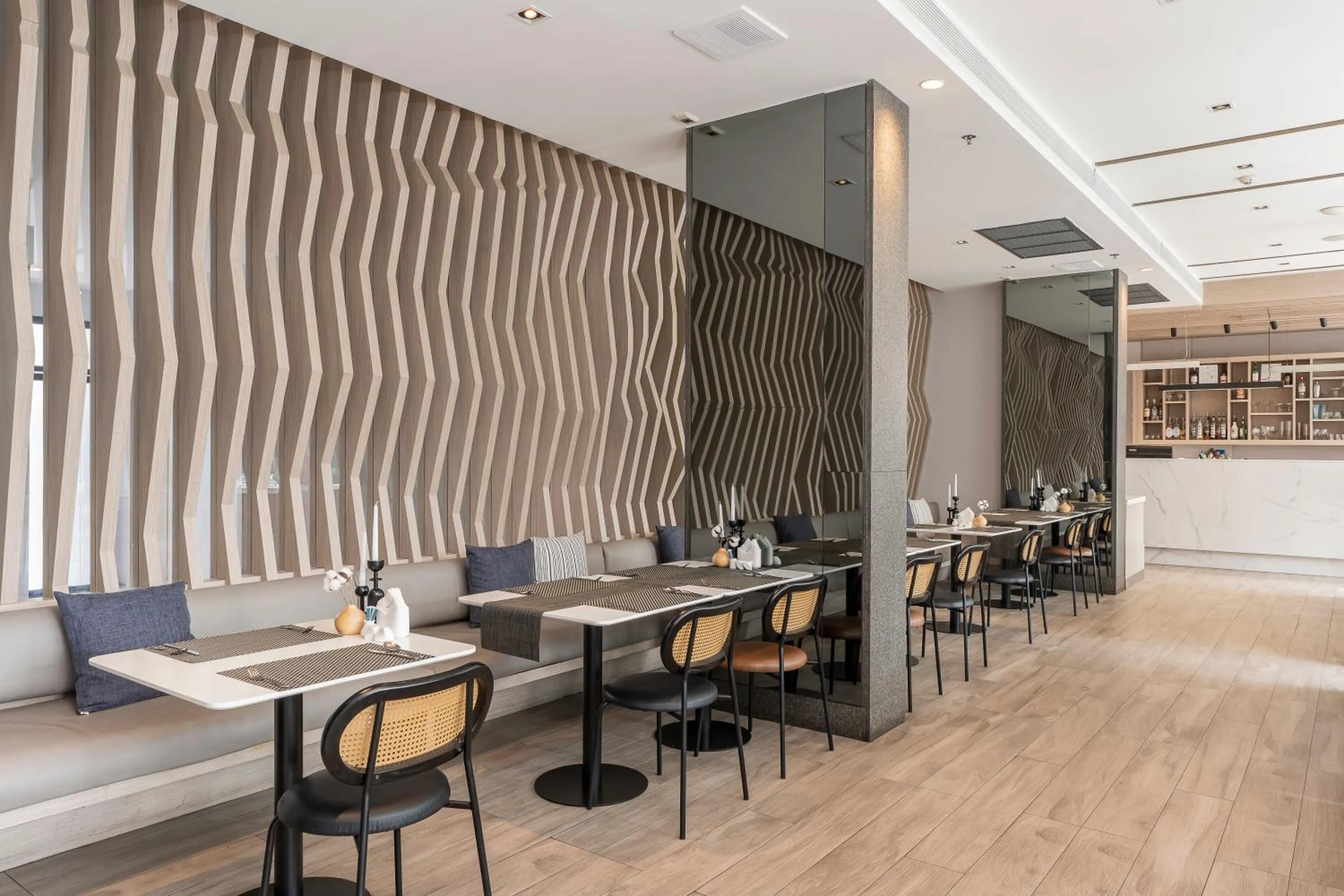 Restaurant/places to eat in Arden Hotel and Residence by At Mind