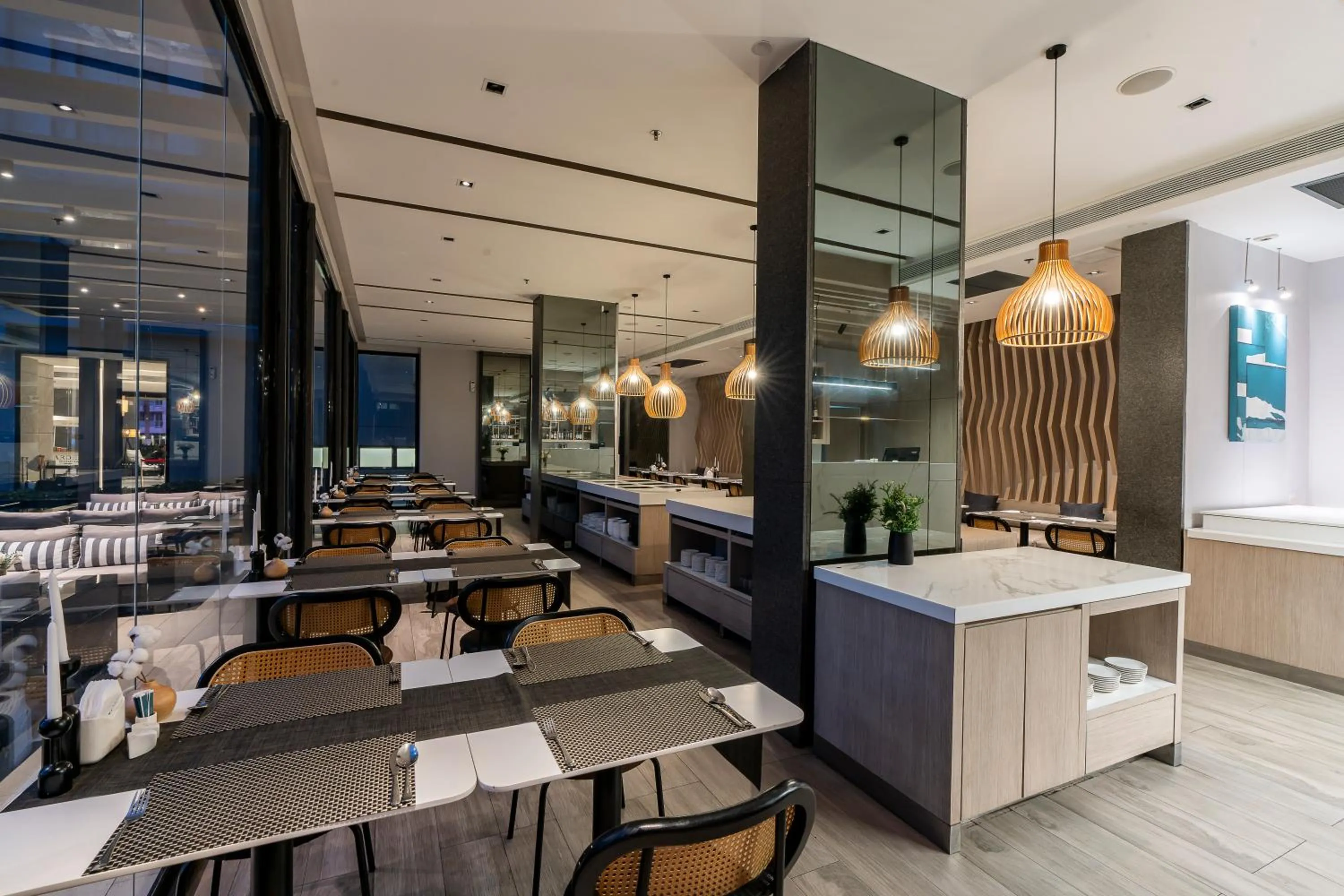 Restaurant/places to eat in Arden Hotel and Residence by At Mind