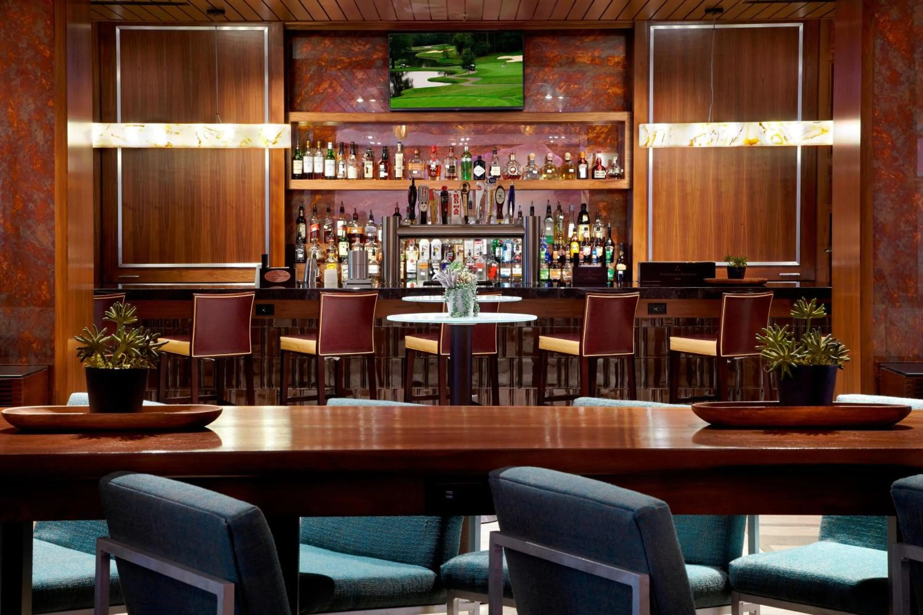 Lounge or bar in Raleigh Marriott Crabtree Valley