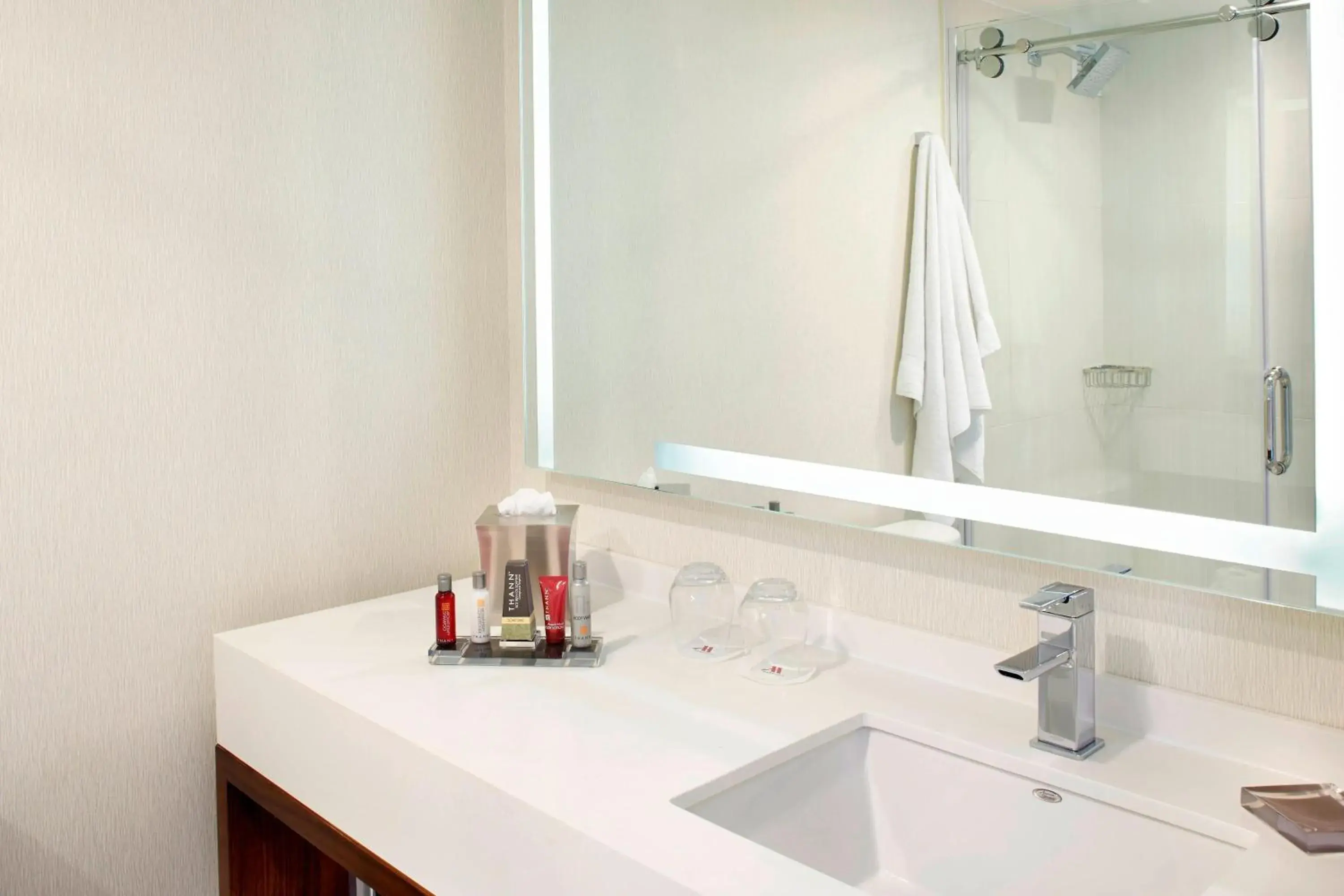 Queen Room with Two Queen Beds in Raleigh Marriott Crabtree Valley Queen Room with Two Queen Beds in Raleigh Marriott Crabtree Valley