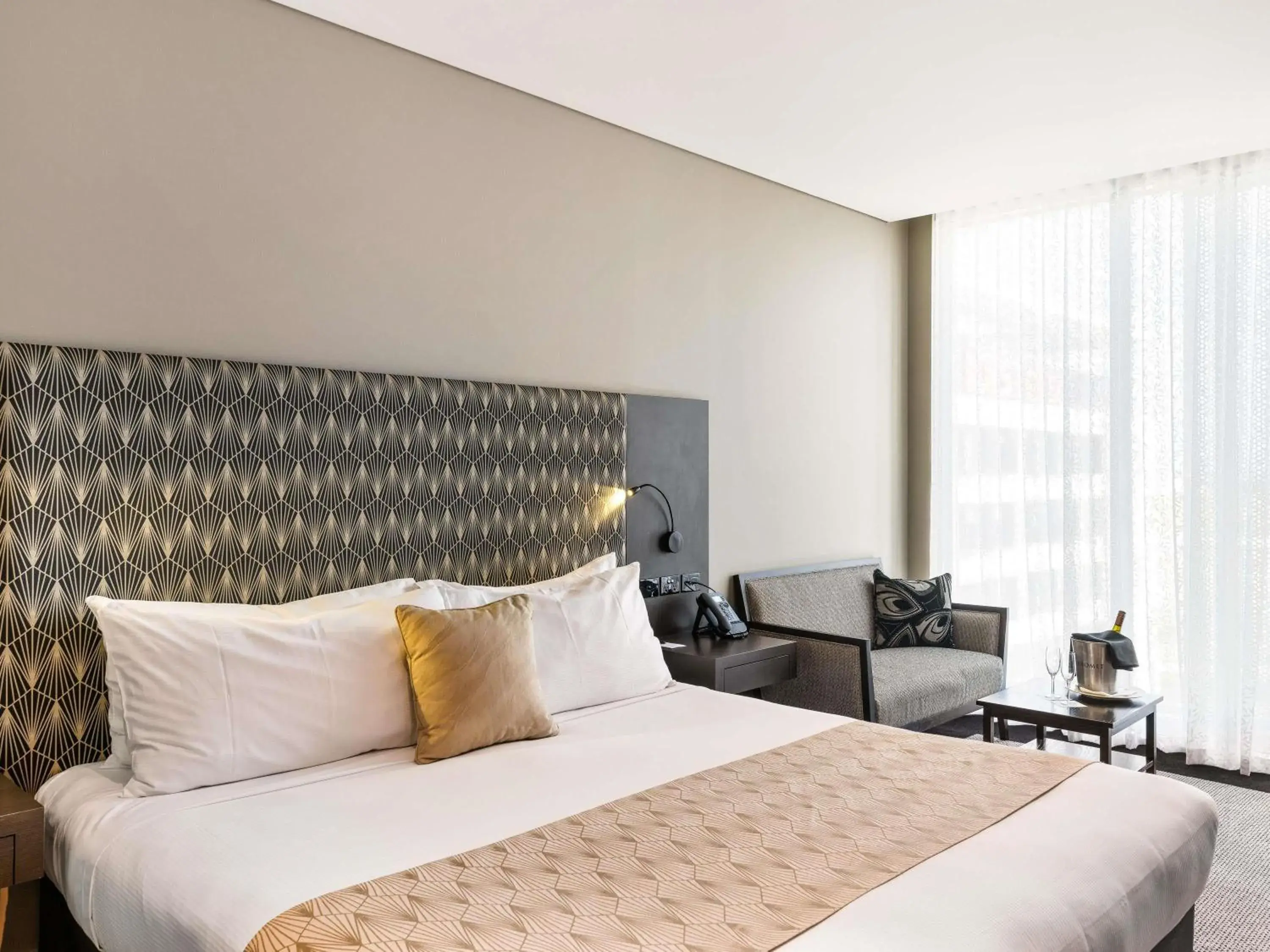 Bedroom, Bed in Pullman Brisbane Airport Bedroom, Bed in Pullman Brisbane Airport