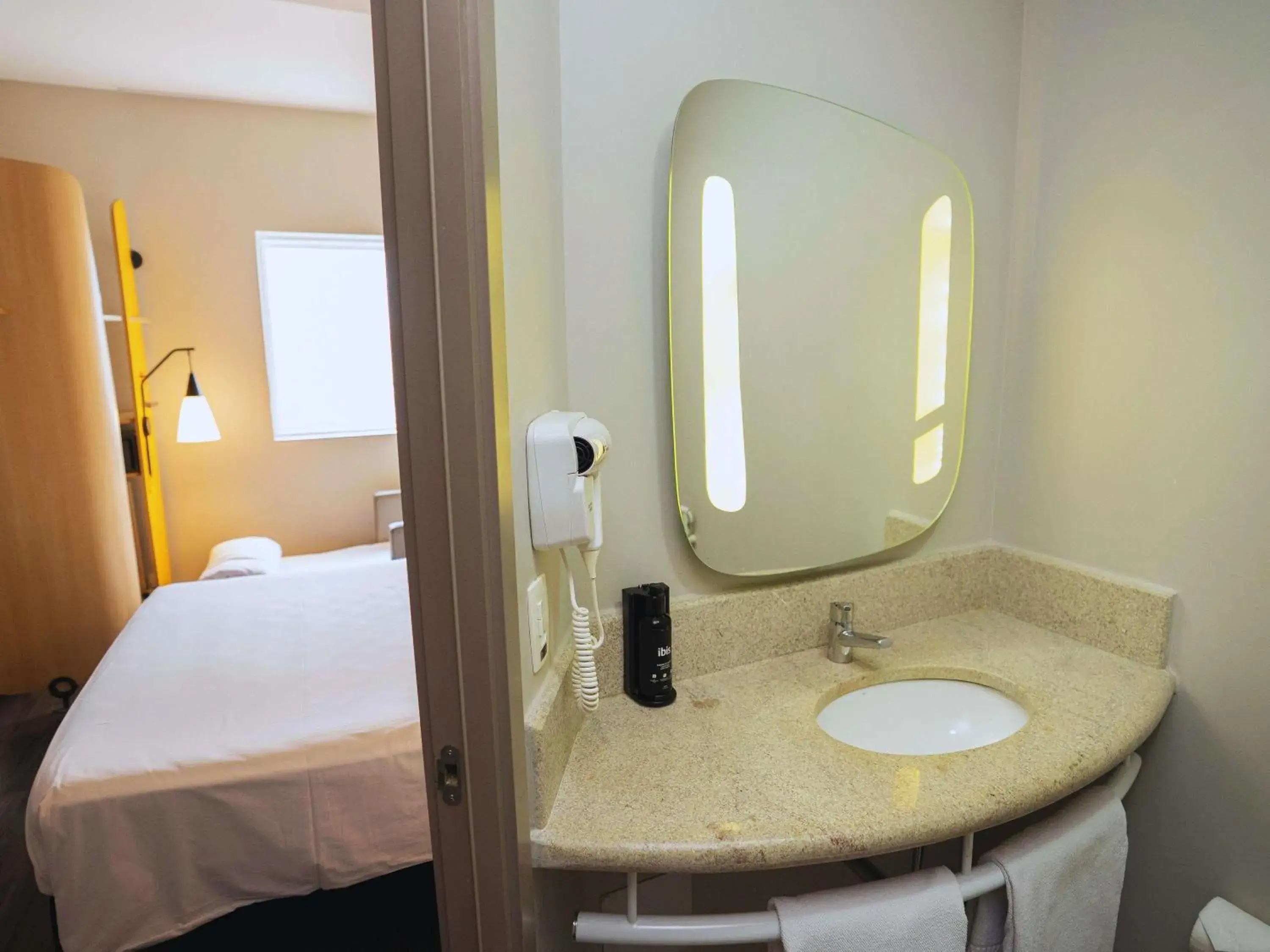 Bedroom, Bed in ibis Sao Bernardo do Campo Bedroom, Bed in ibis Sao Bernardo do Campo