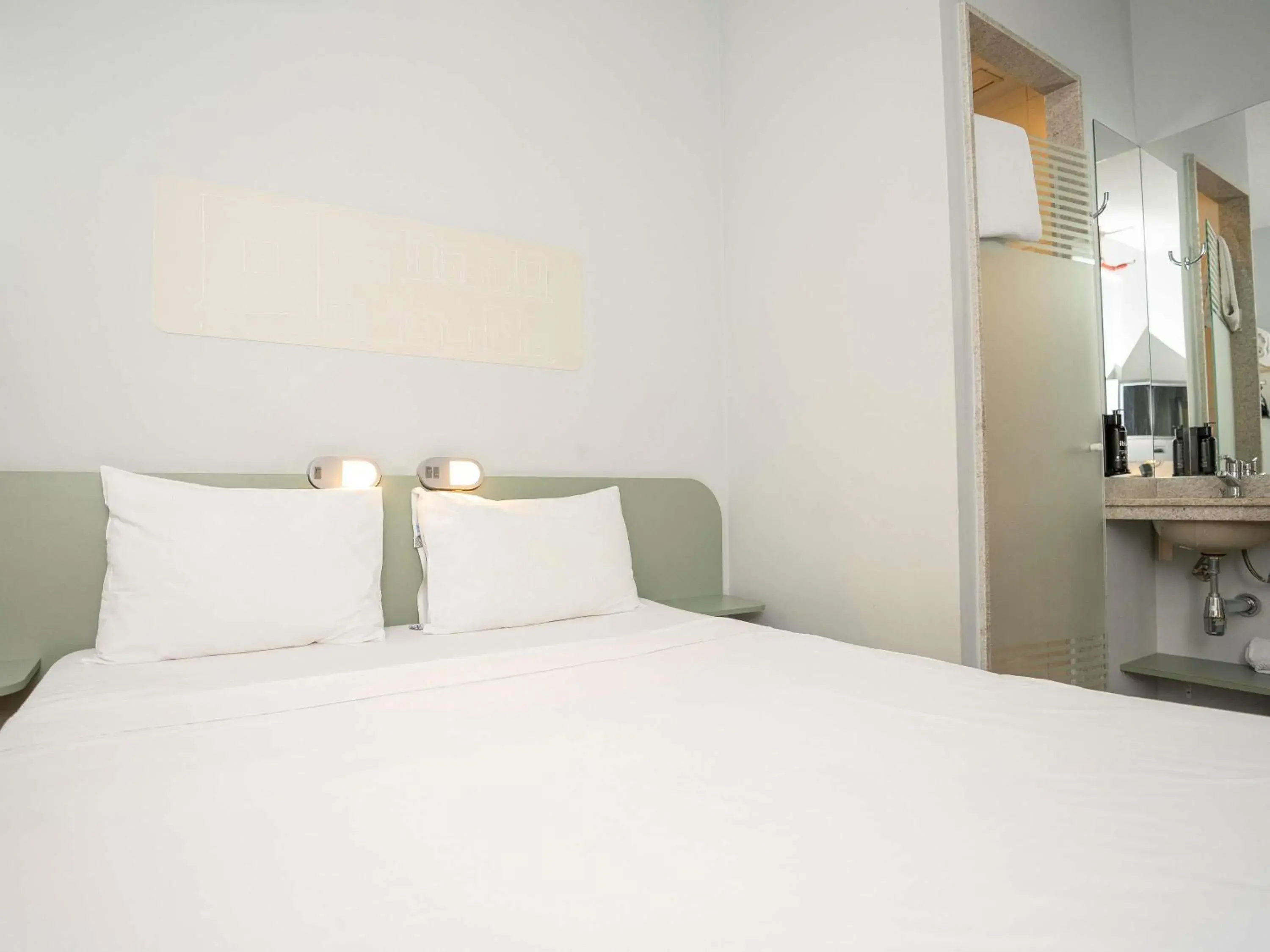 Bedroom, Bed in Ibis Budget São Bernardo do Campo Bedroom, Bed in Ibis Budget São Bernardo do Campo