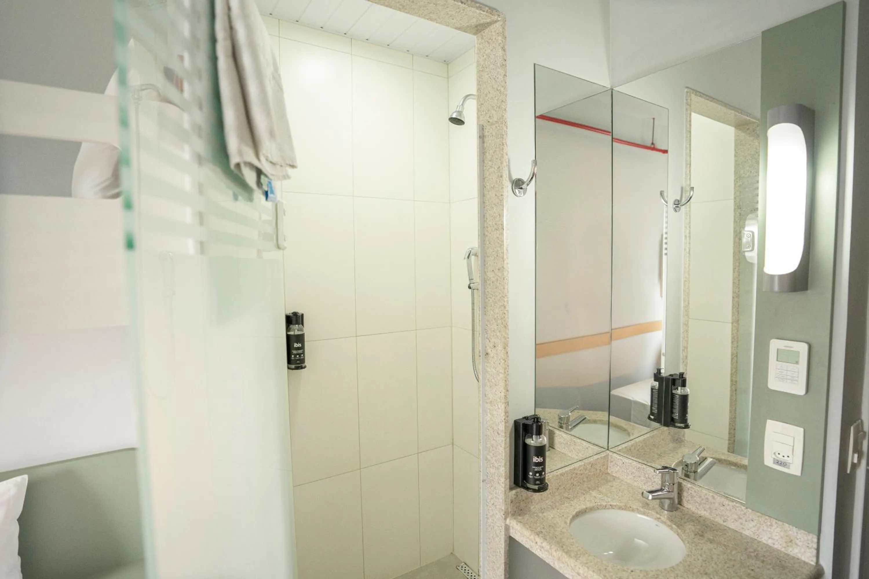 Bathroom in Ibis Budget São Bernardo do Campo