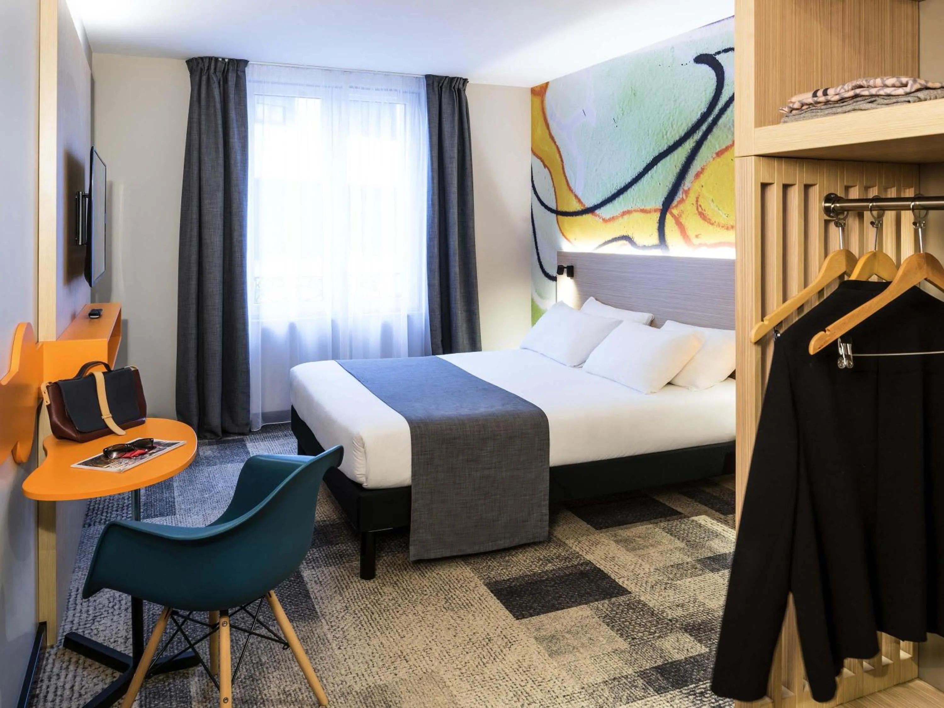 Bedroom, Bed in ibis Styles Clamart Gare Grand Paris