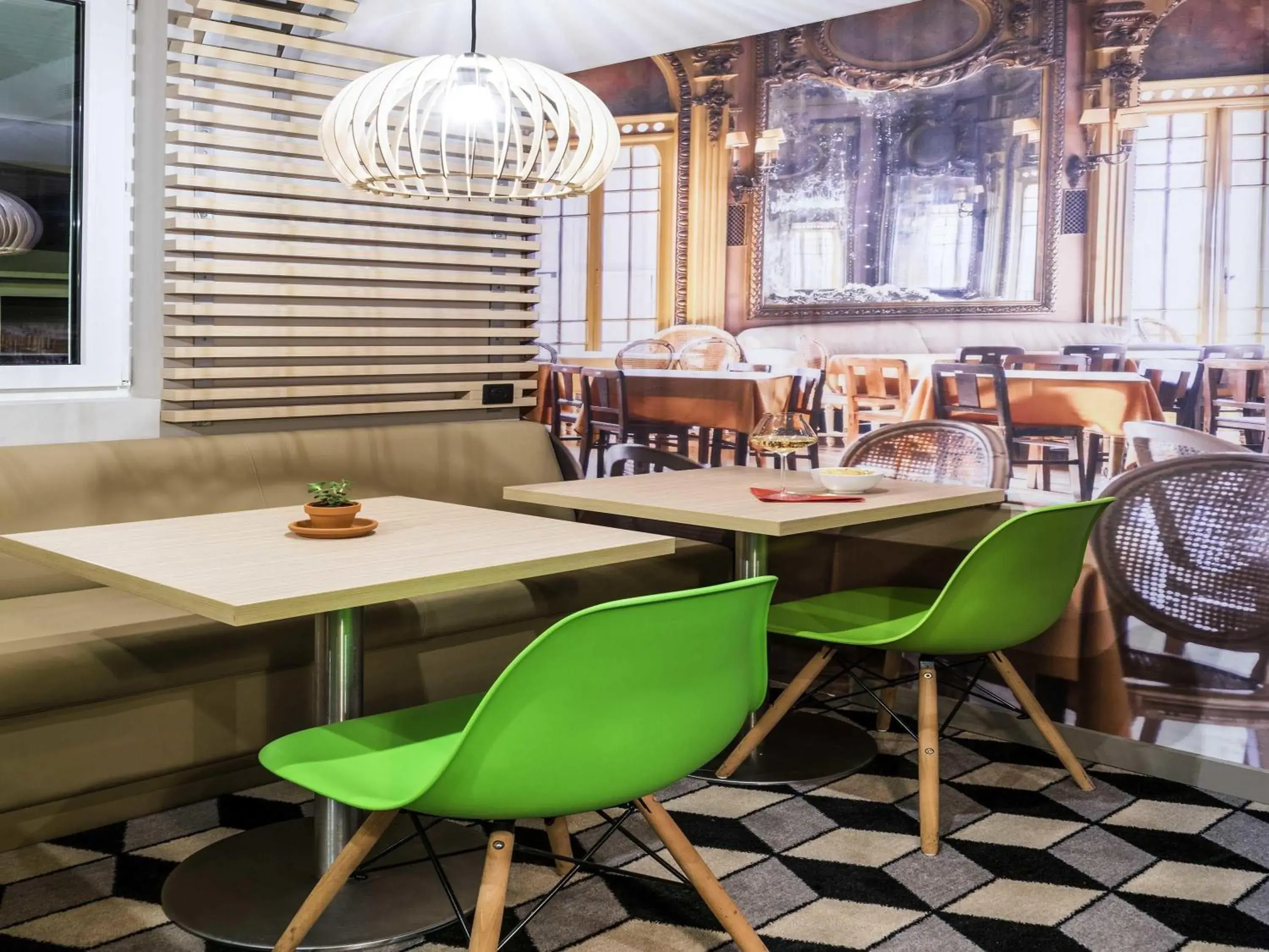 Lounge or bar in ibis Styles Clamart Gare Grand Paris Lounge or bar in ibis Styles Clamart Gare Grand Paris