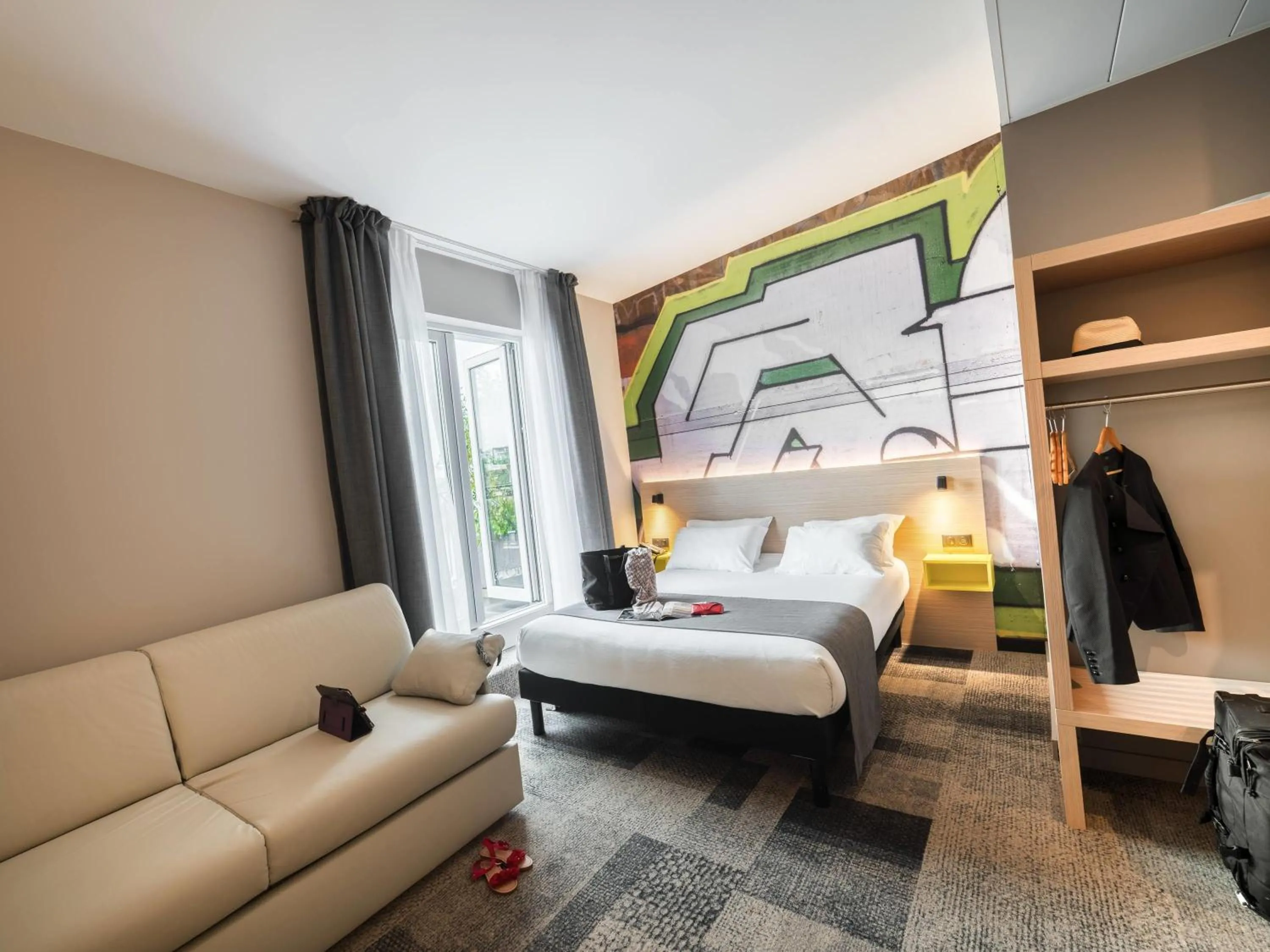 Bedroom, Bed in ibis Styles Clamart Gare Grand Paris
