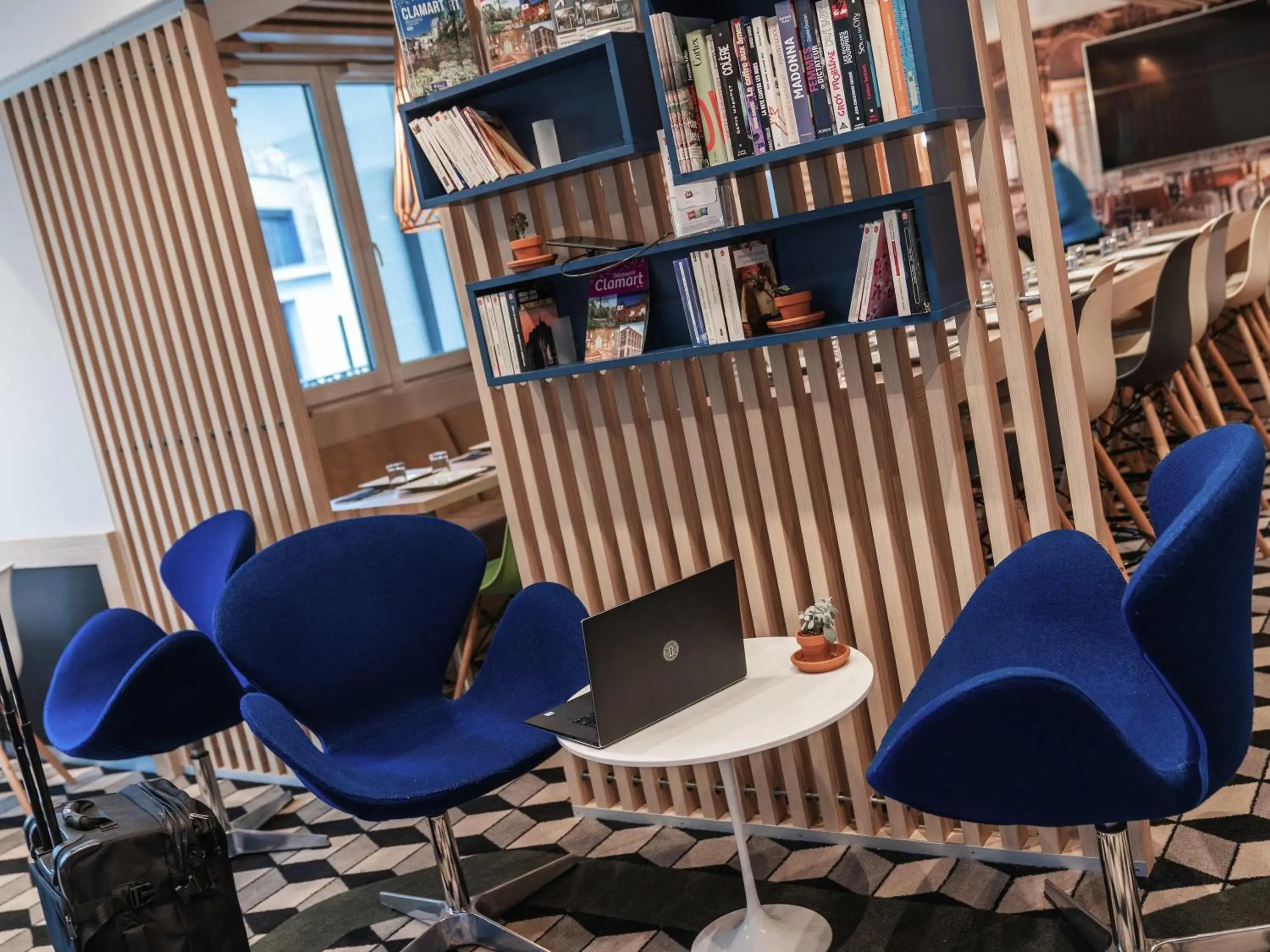 Lounge or bar in ibis Styles Clamart Gare Grand Paris Lounge or bar in ibis Styles Clamart Gare Grand Paris