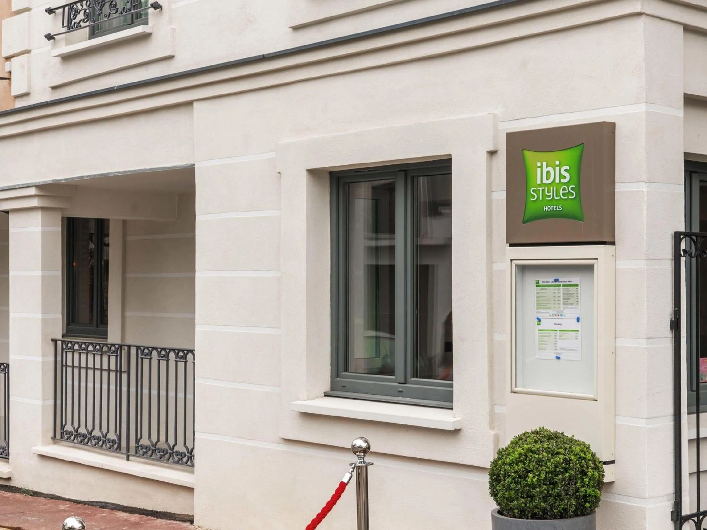 Property building in ibis Styles Clamart Gare Grand Paris