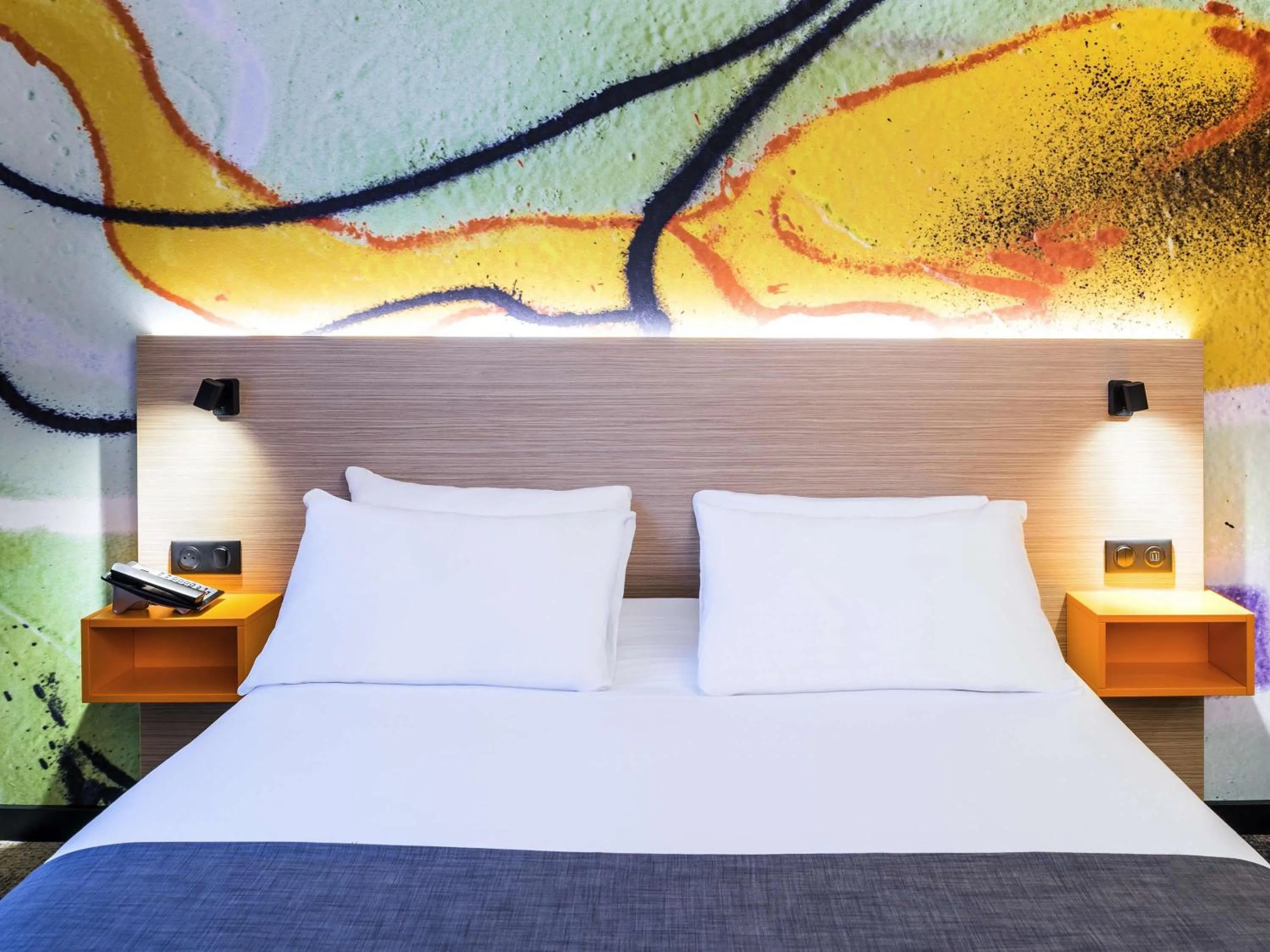 Bedroom, Bed in ibis Styles Clamart Gare Grand Paris