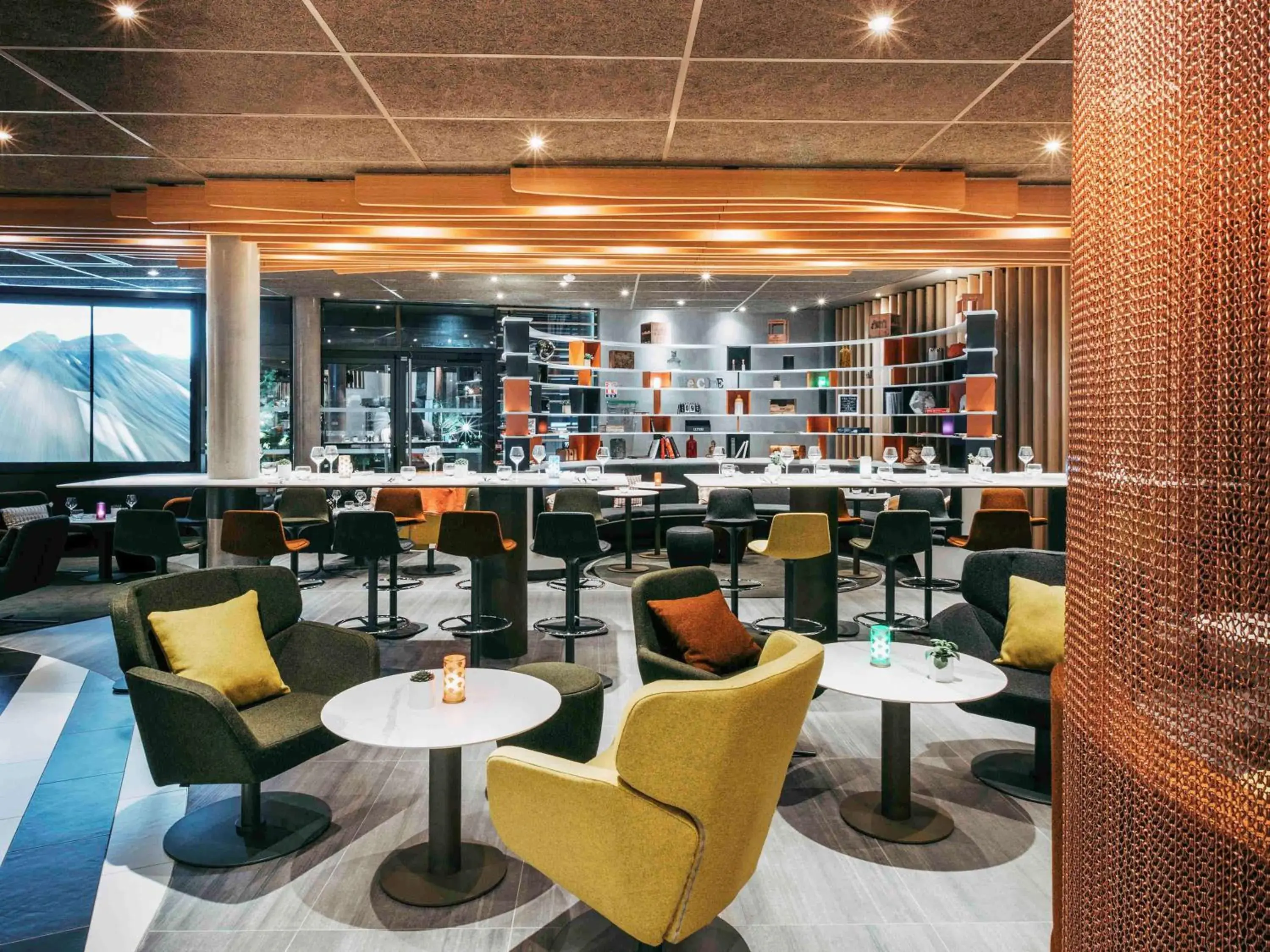 Restaurant/places to eat, Lounge/Bar in Novotel Paris Coeur d'Orly Airport