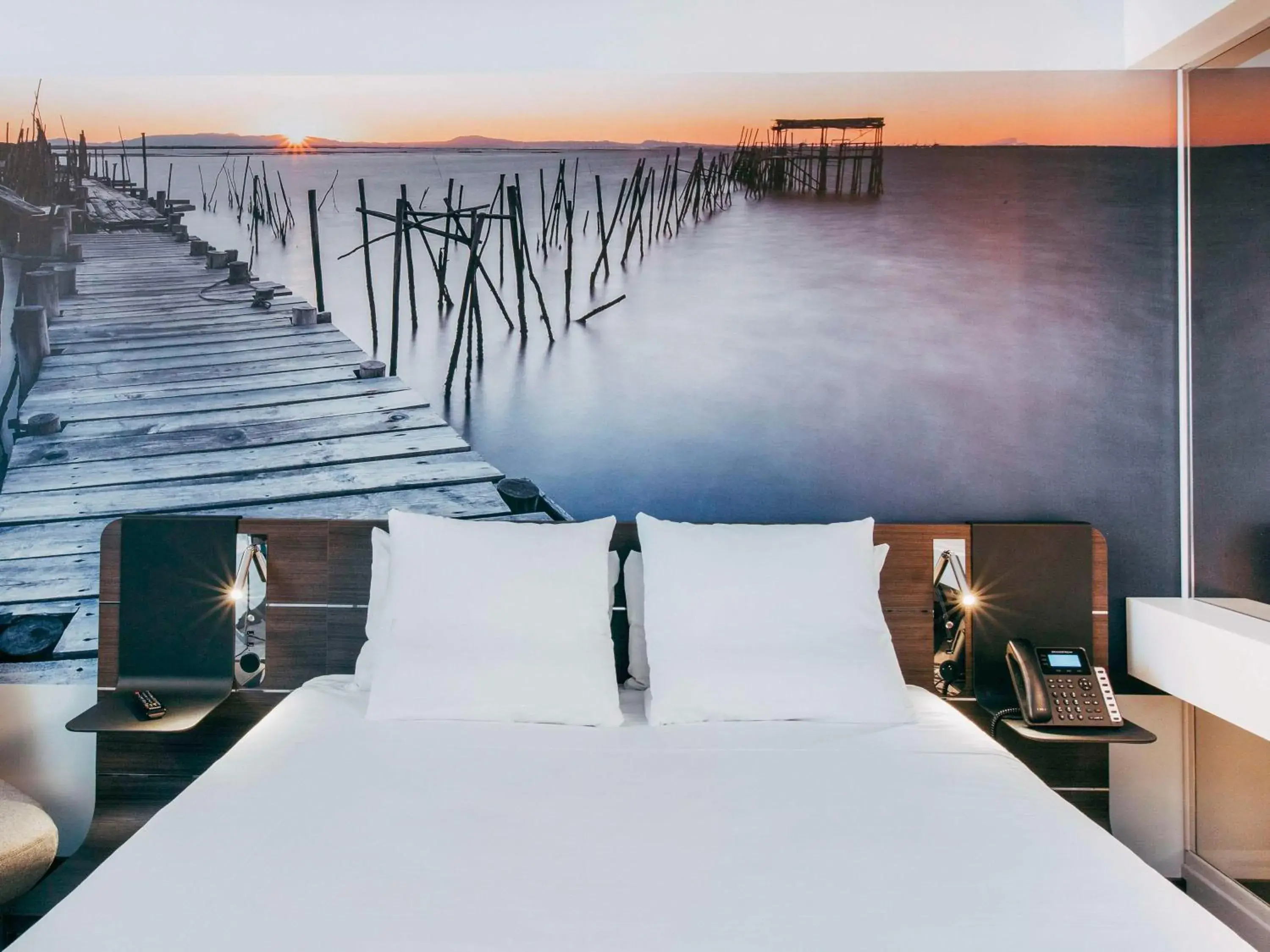 Bedroom, Bed in Novotel Paris Coeur d'Orly Airport
