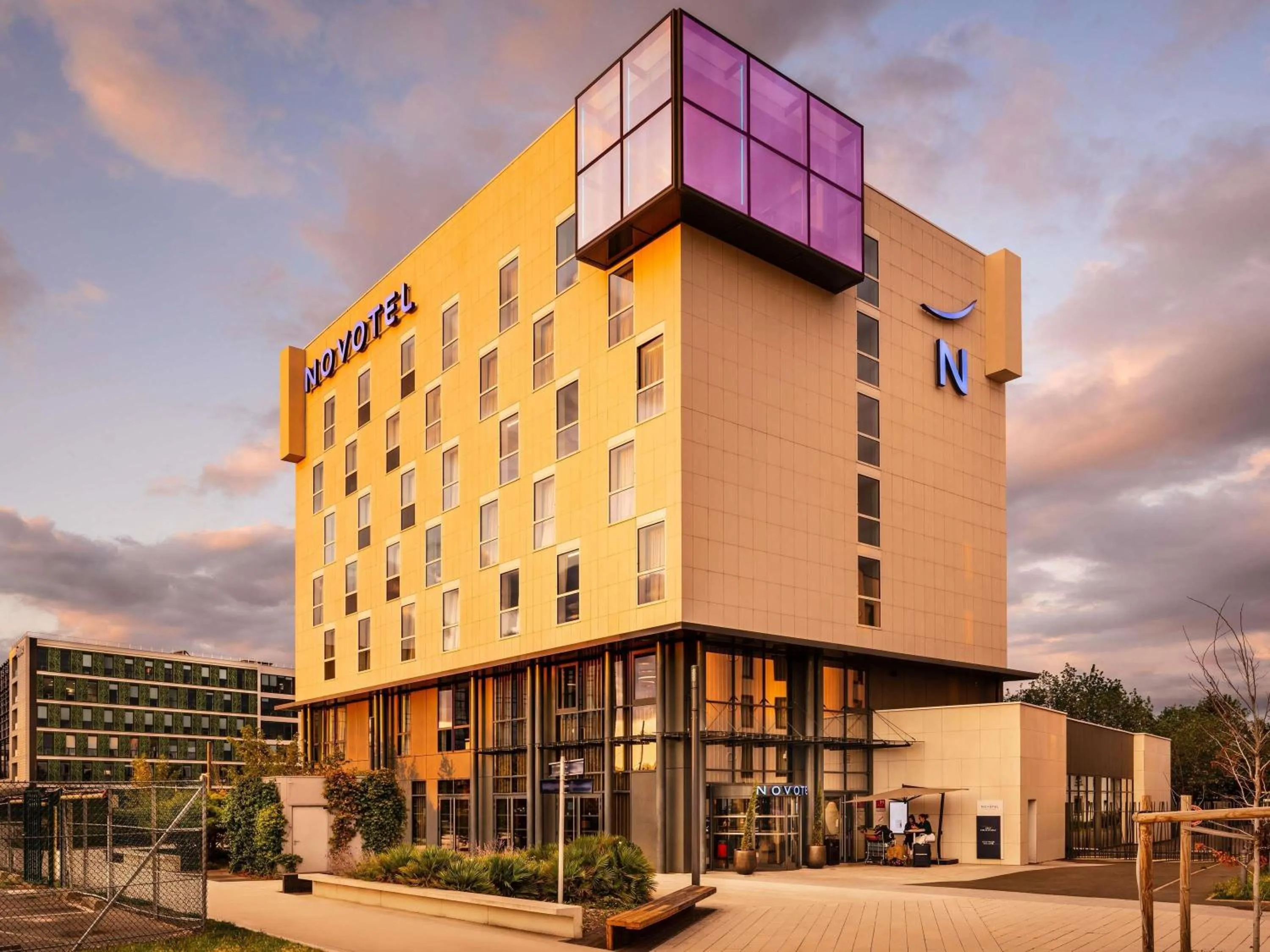 Property building in Novotel Paris Coeur d'Orly Airport