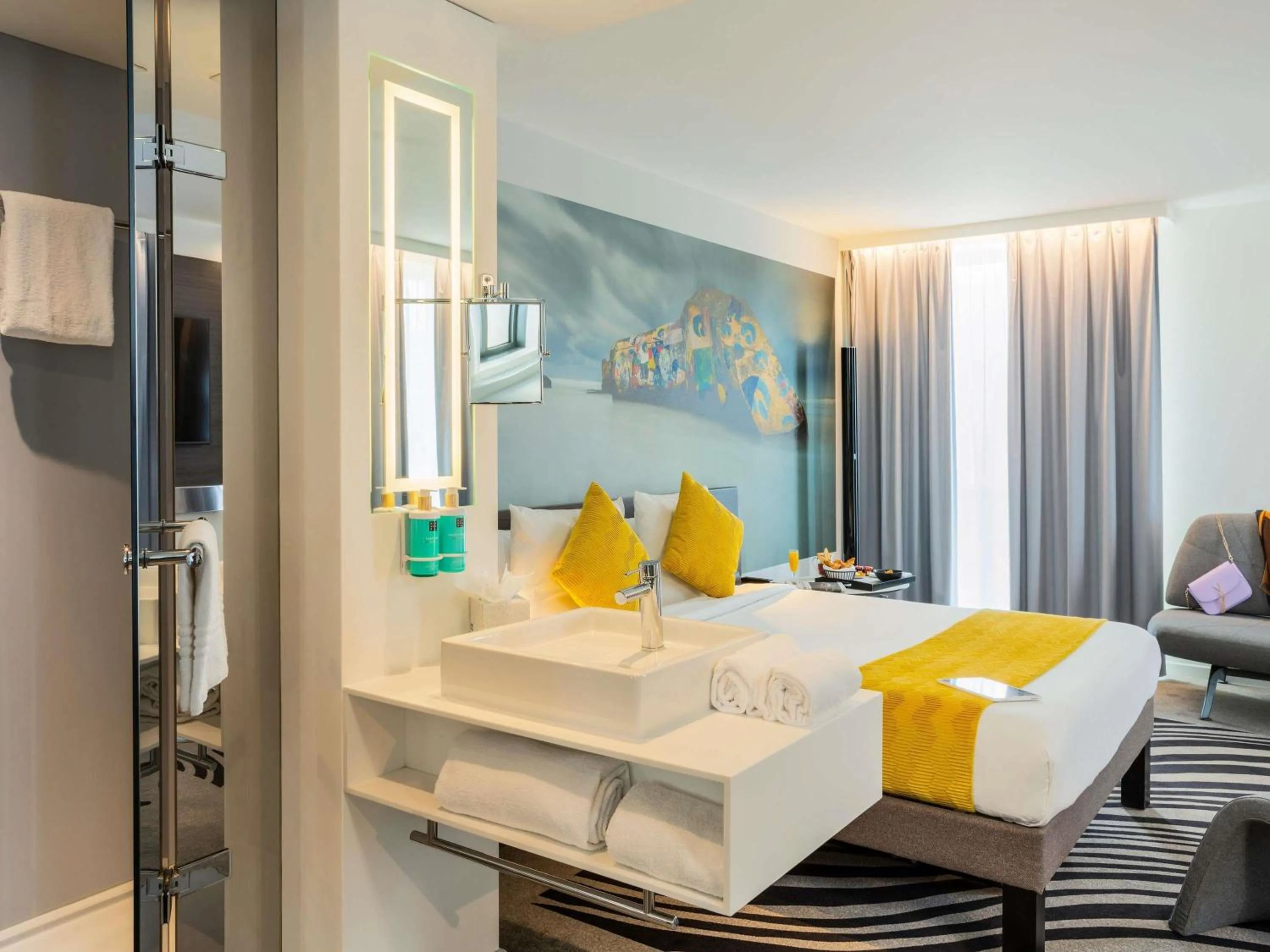 Bedroom in Novotel Paris Coeur d'Orly Airport